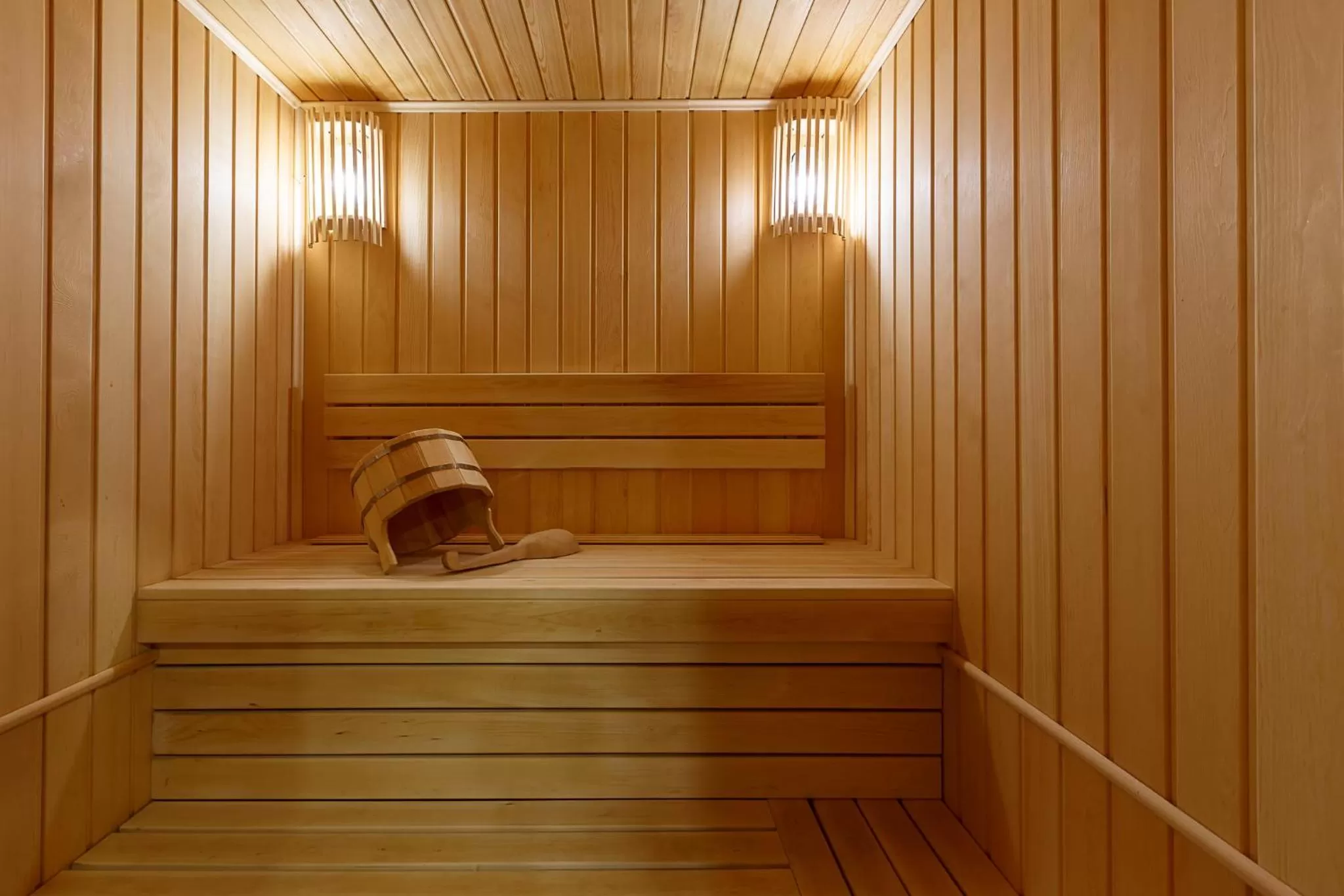 Steam room in Renion Hills Hotel