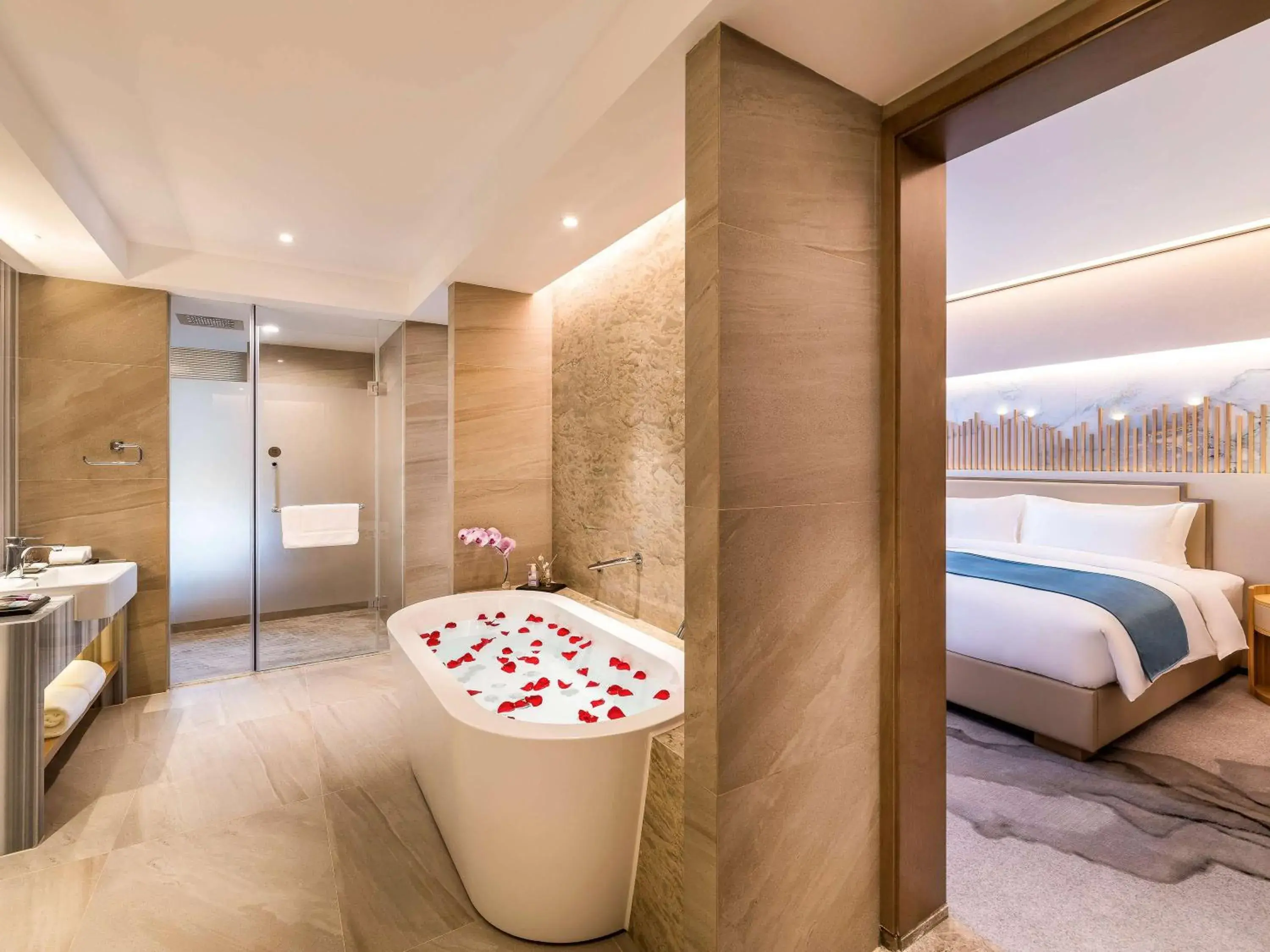 Photo of the whole room, Bathroom in Mercure Chengdu Huapaifang