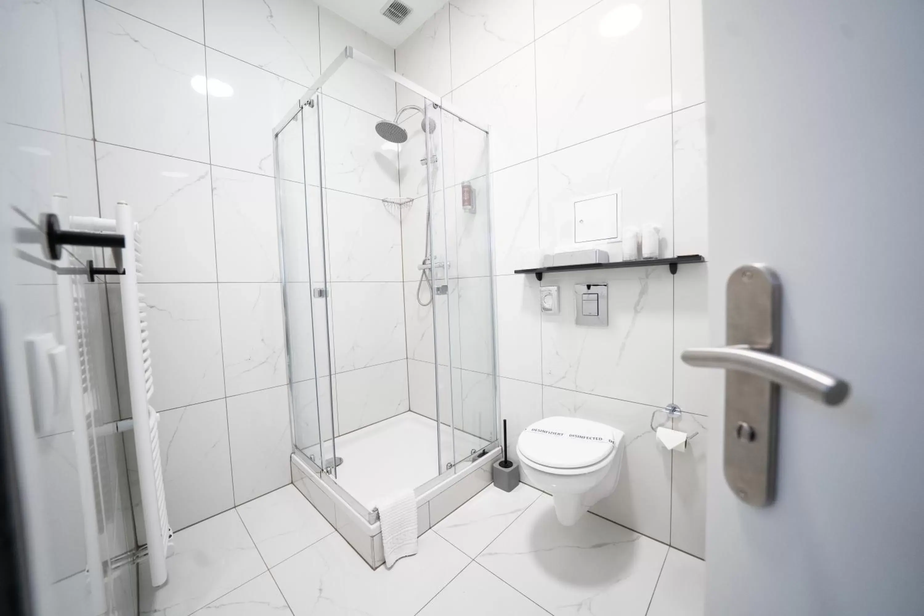 Shower, Bathroom in Hotel Zur alten Stadtkellerei Leipzig