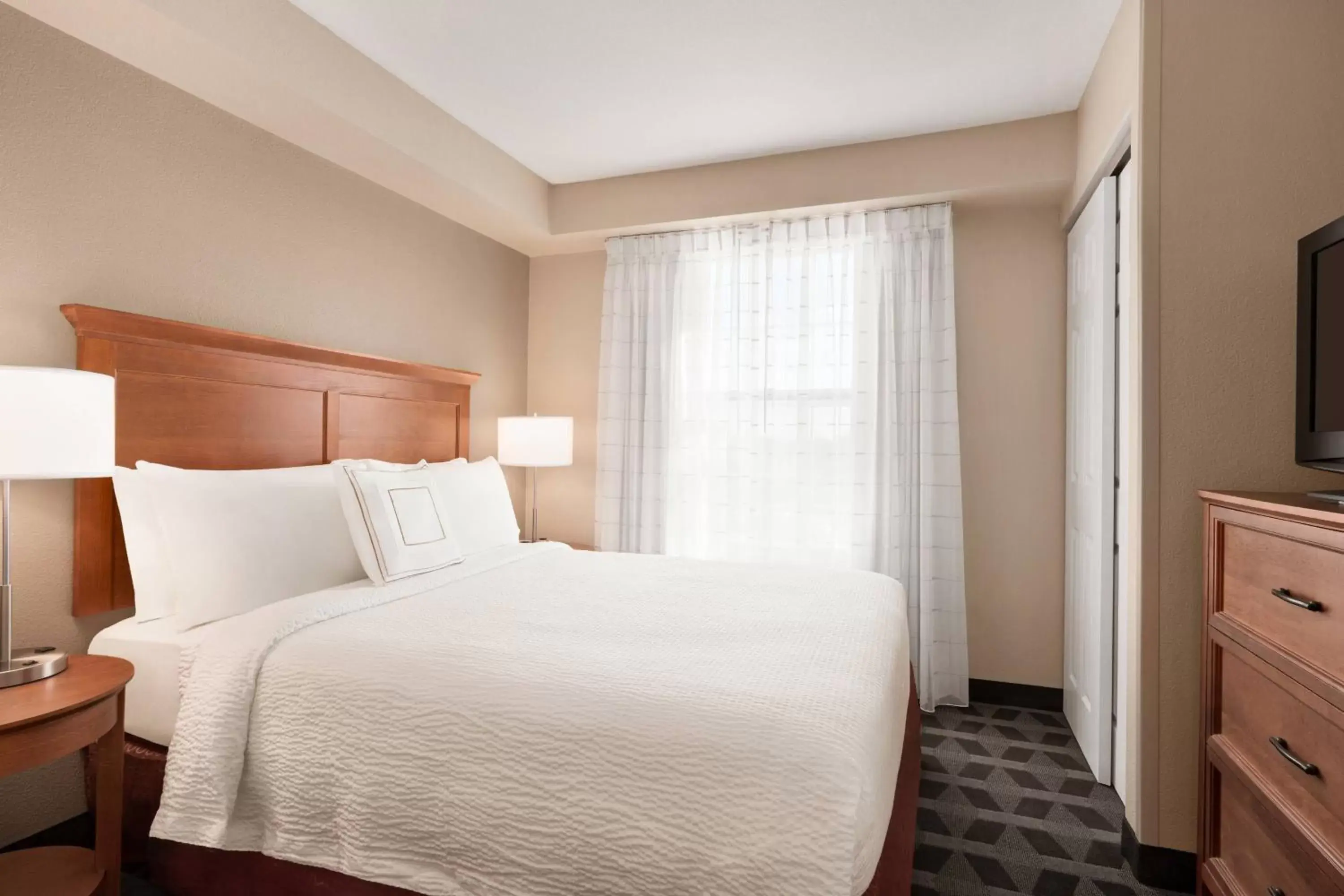 Bedroom, Bed in TownePlace Suites by Marriott Springfield