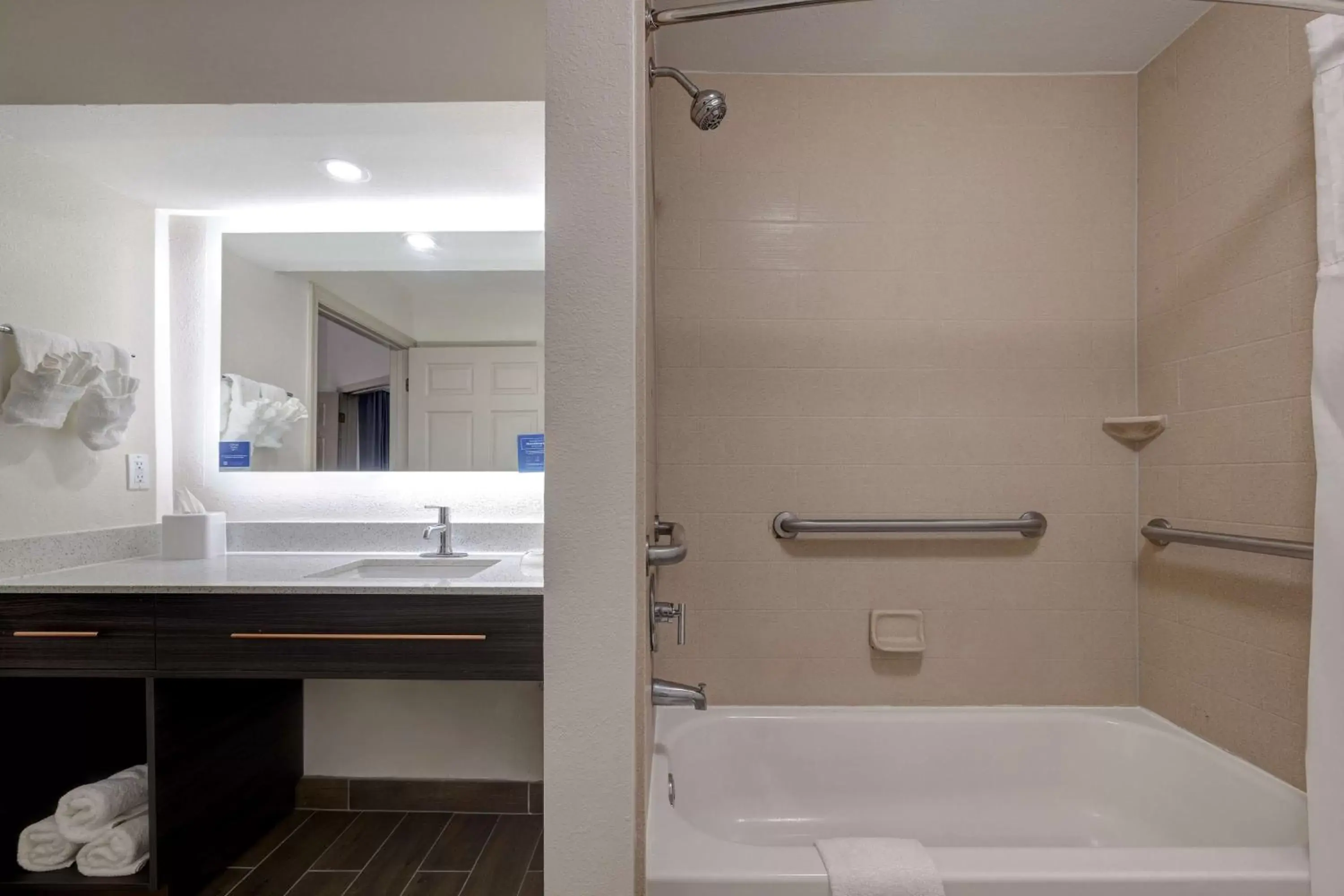 Bathroom in Homewood Suites by Hilton Jackson-Ridgeland