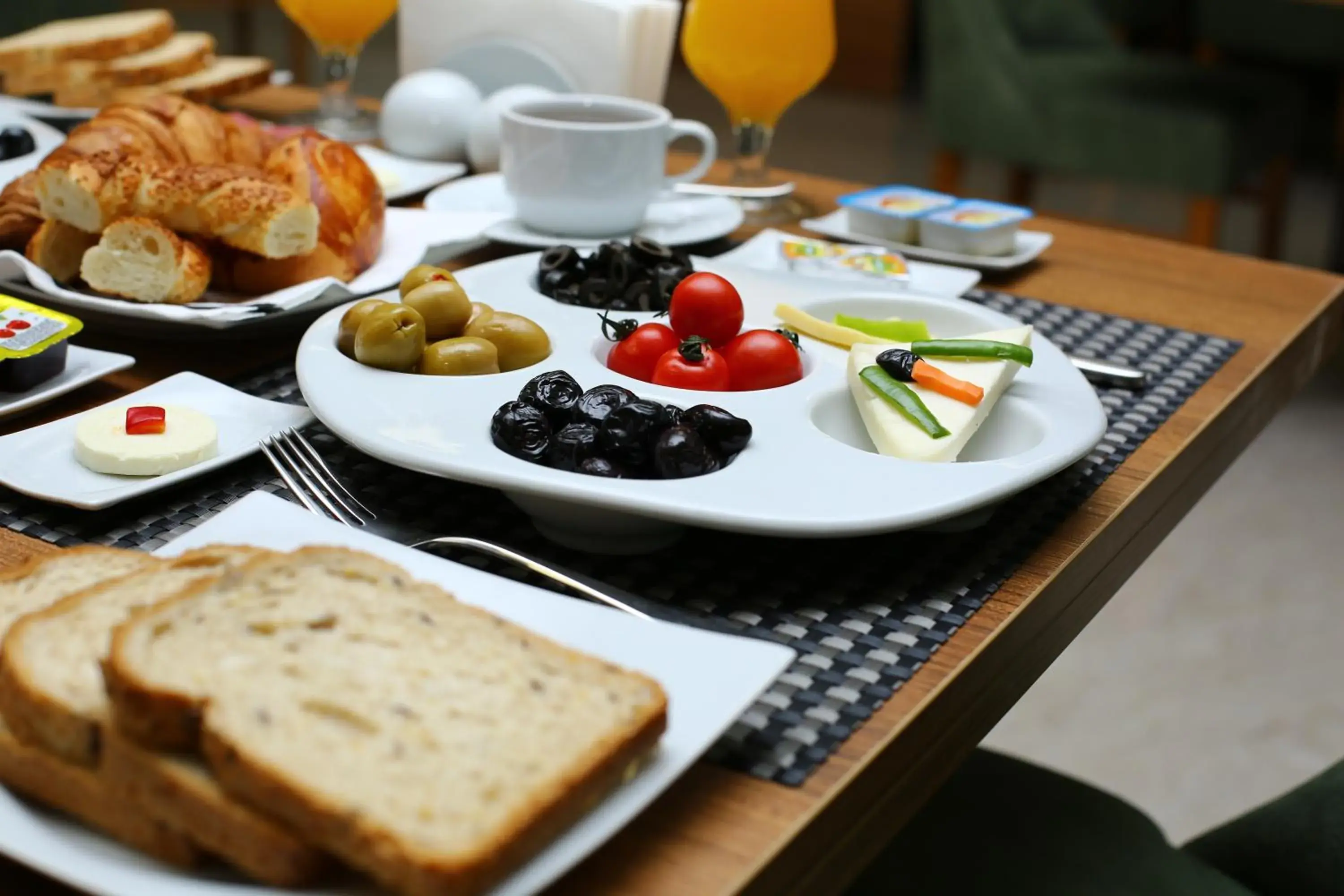 Continental breakfast in Golden Lounge Hotel