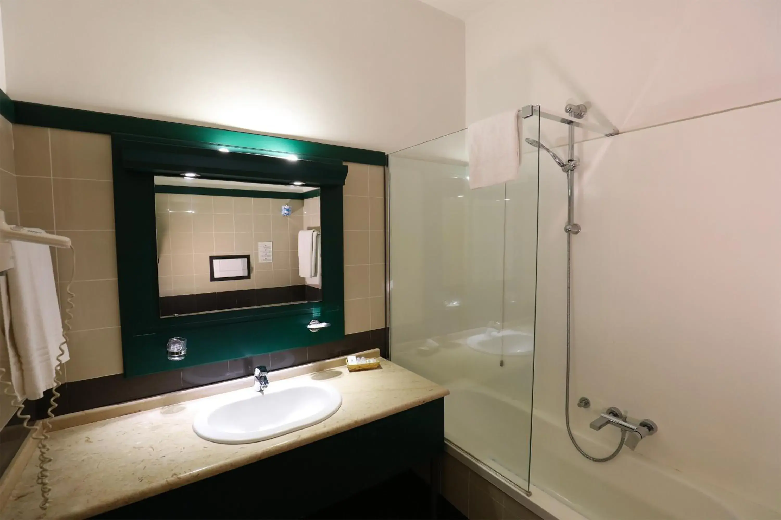 Toilet, Bathroom in Grande Albergo Maugeri