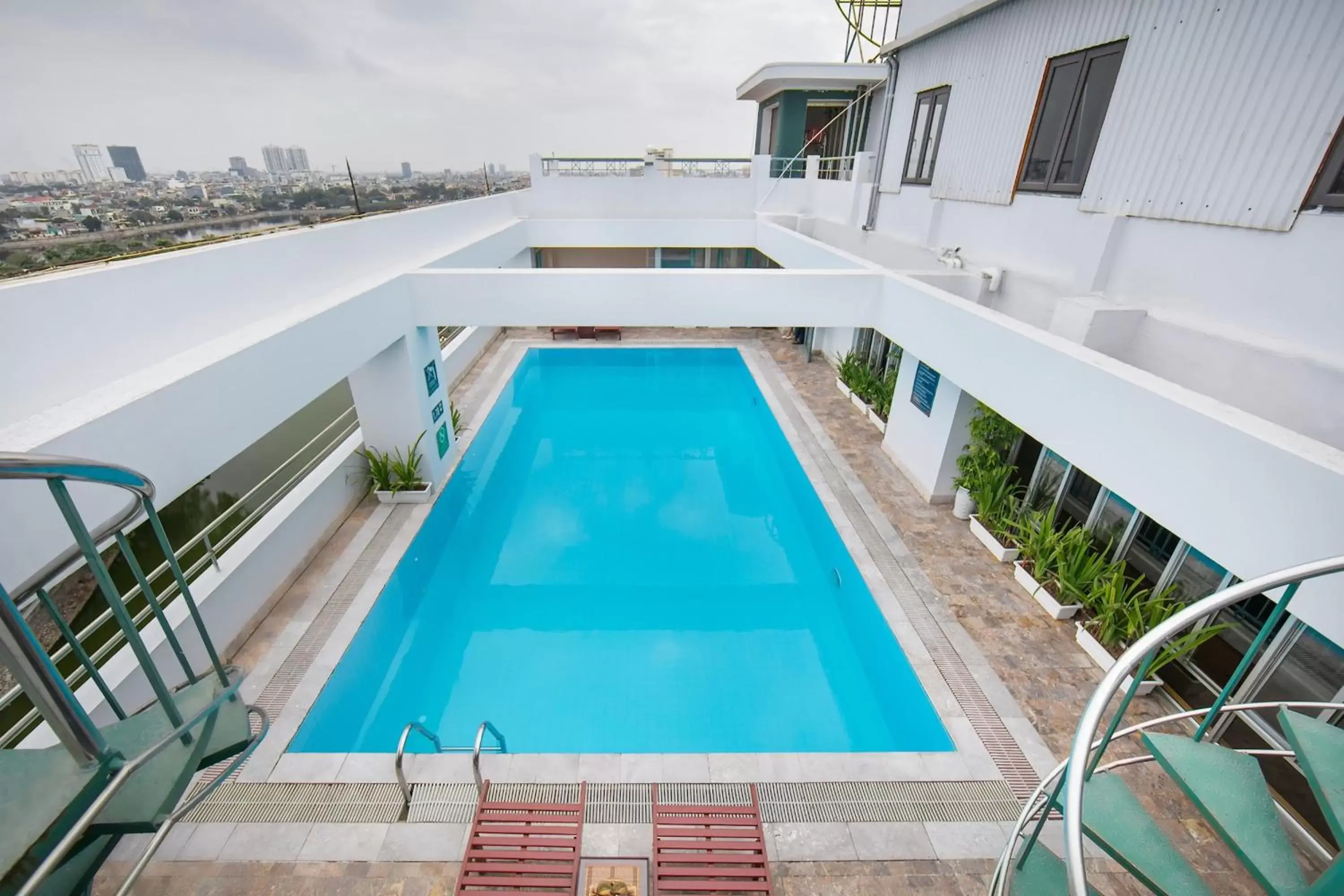 Swimming Pool in The Tray Hotel