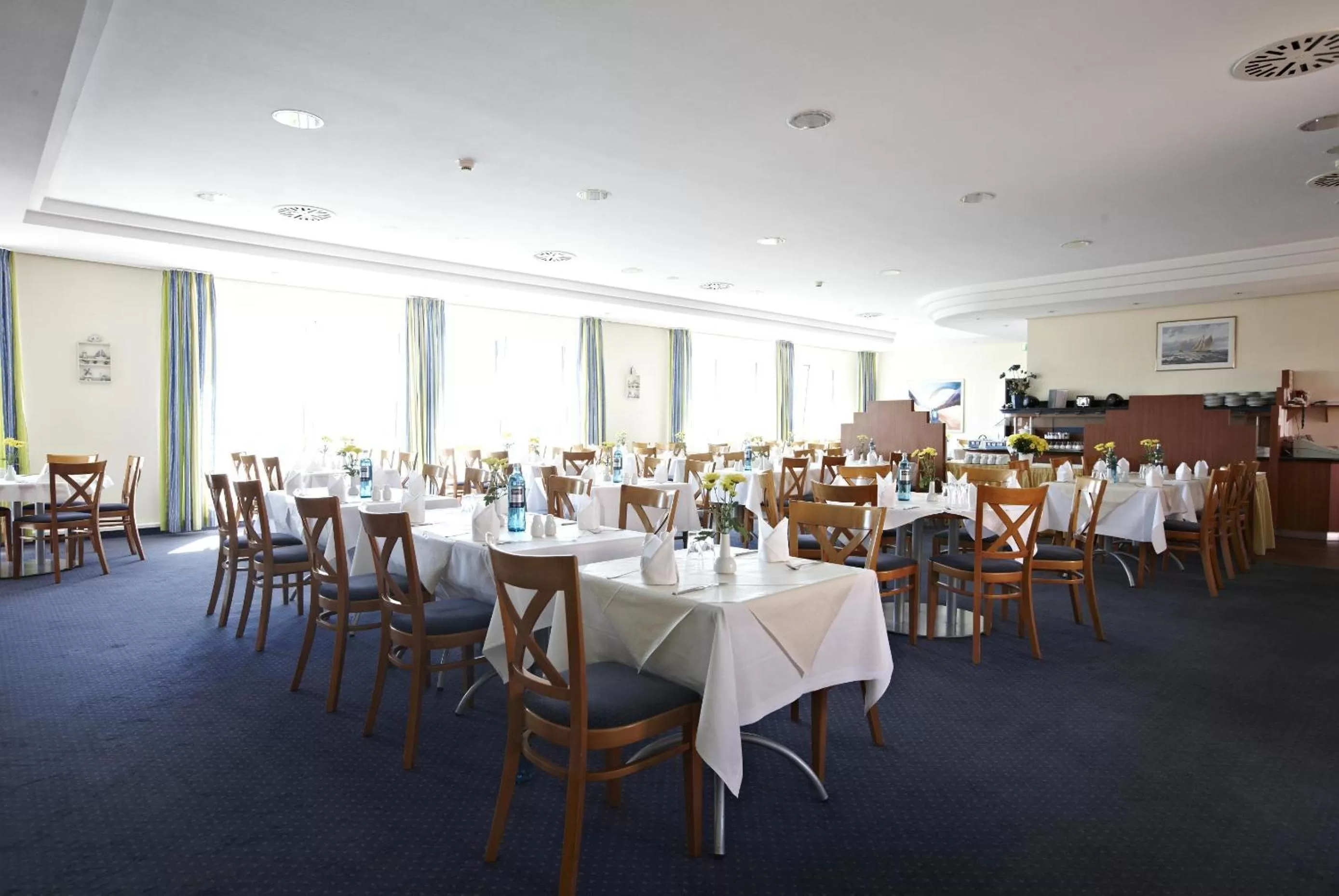 Restaurant/places to eat in IntercityHotel Stralsund
