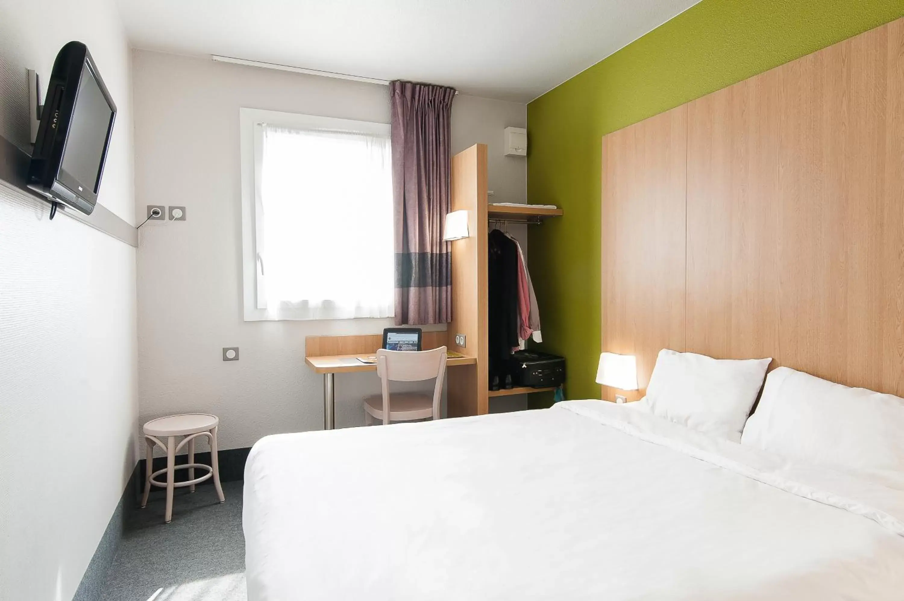 Bedroom, Bed in B&B HOTEL Bordeaux Lac sur Bruges
