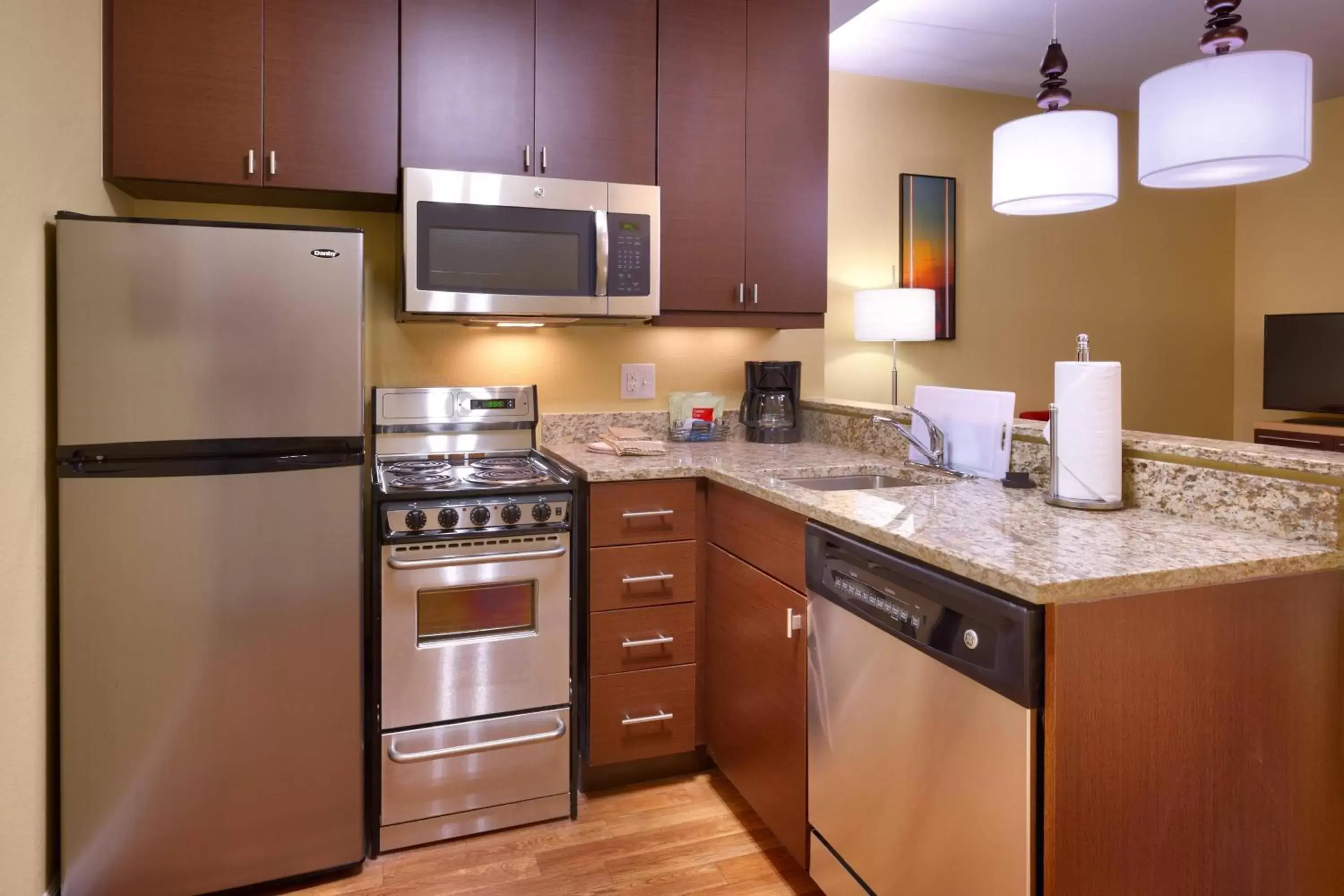 Bedroom, Kitchen/Kitchenette in TownePlace Suites by Marriott Dickinson