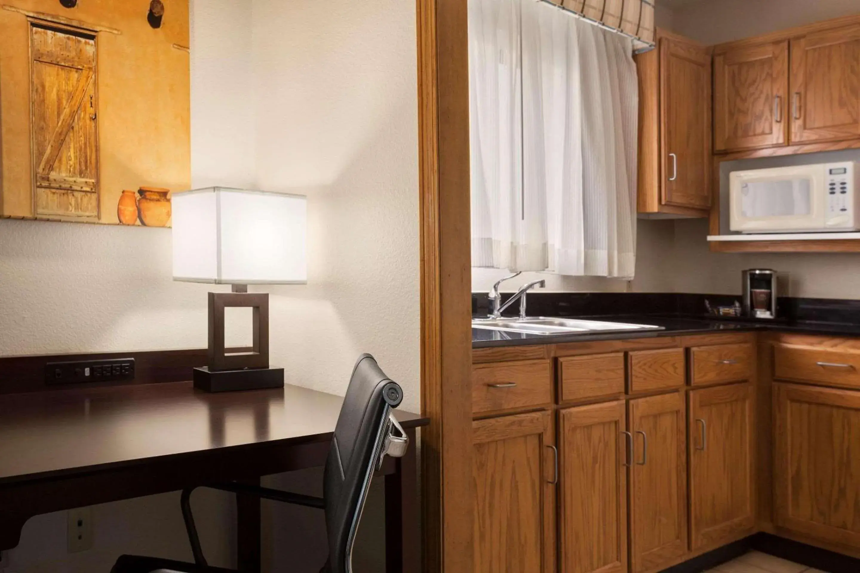 Bedroom, Kitchen/Kitchenette in Country Inn & Suites by Radisson, Lubbock, TX