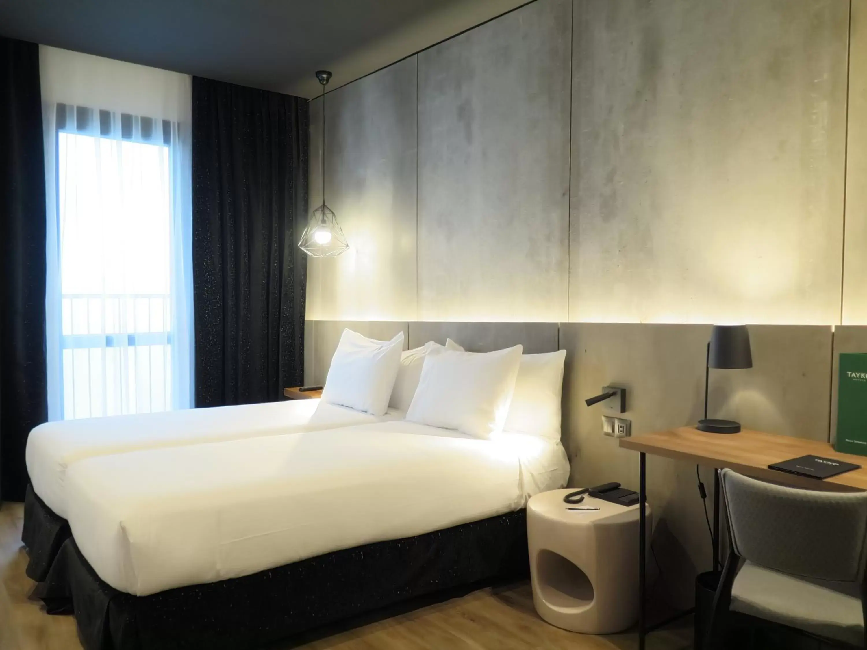 Bedroom, Bed in Hotel Tayko Bilbao