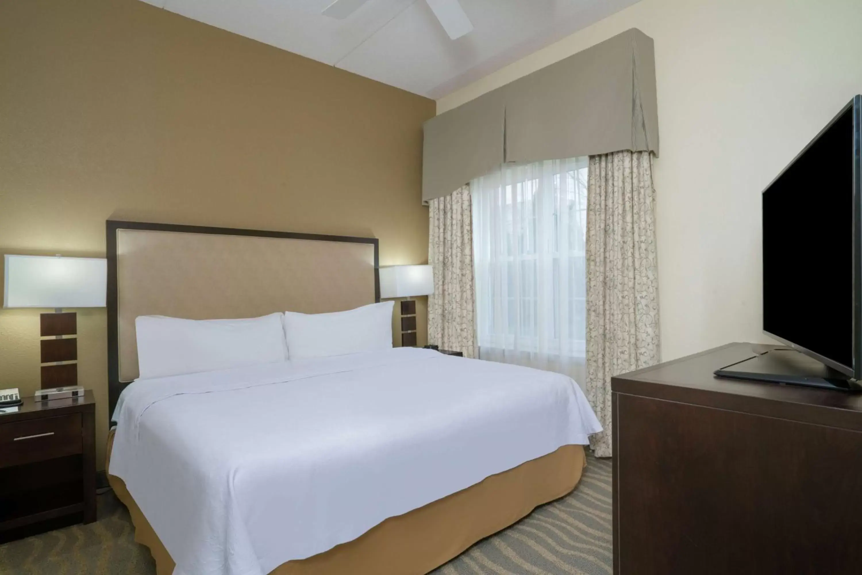 Bed in Homewood Suites by Hilton Philadelphia-Valley Forge