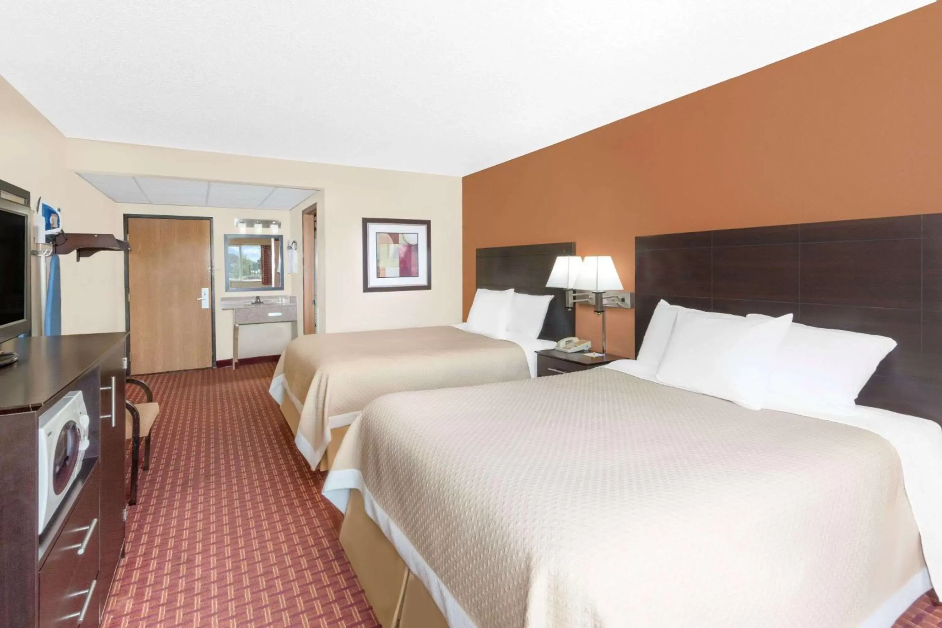 Photo of the whole room, Bed in Days Inn by Wyndham Ames