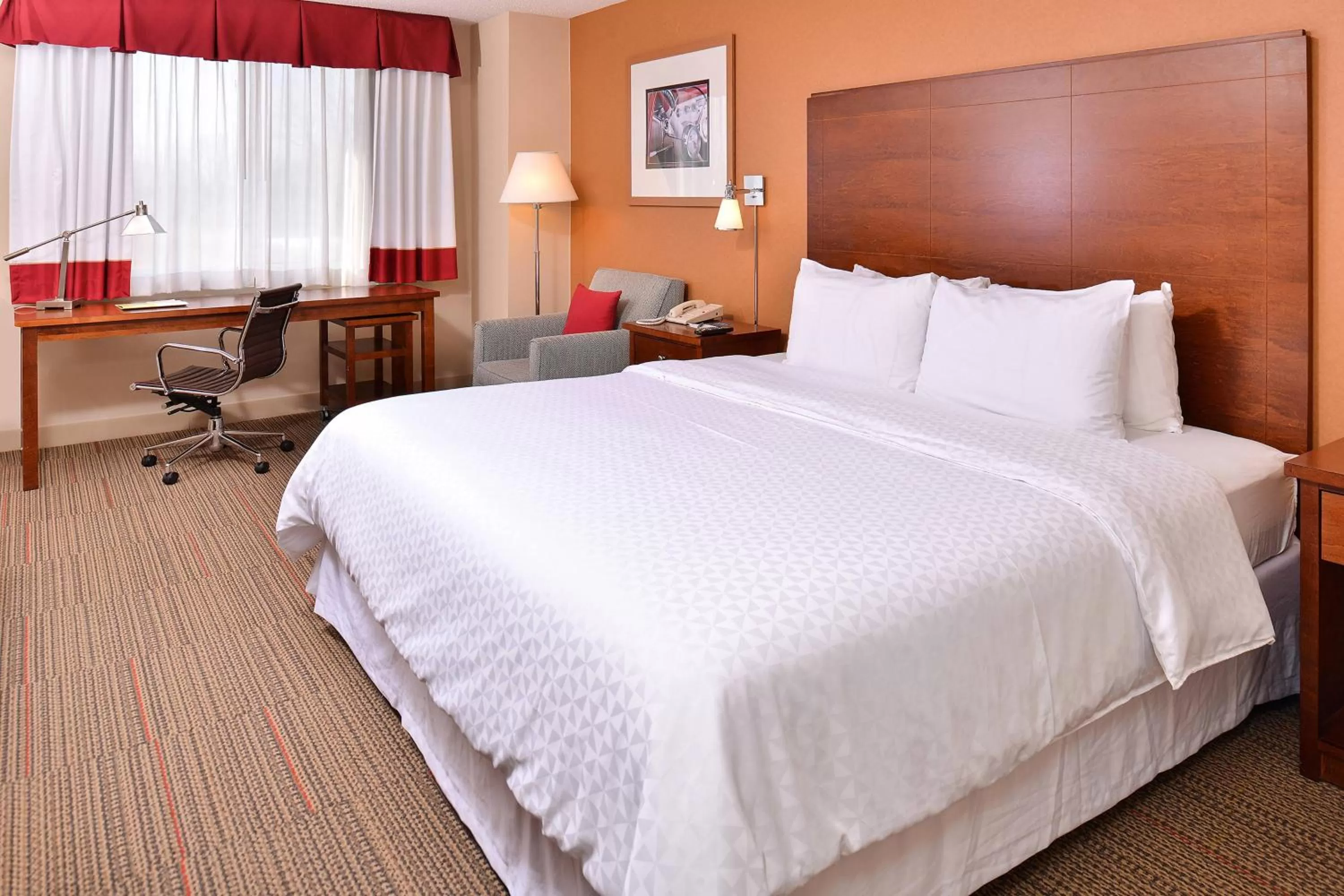 Photo of the whole room, Bed in Radisson Hotel Detroit Metro Airport