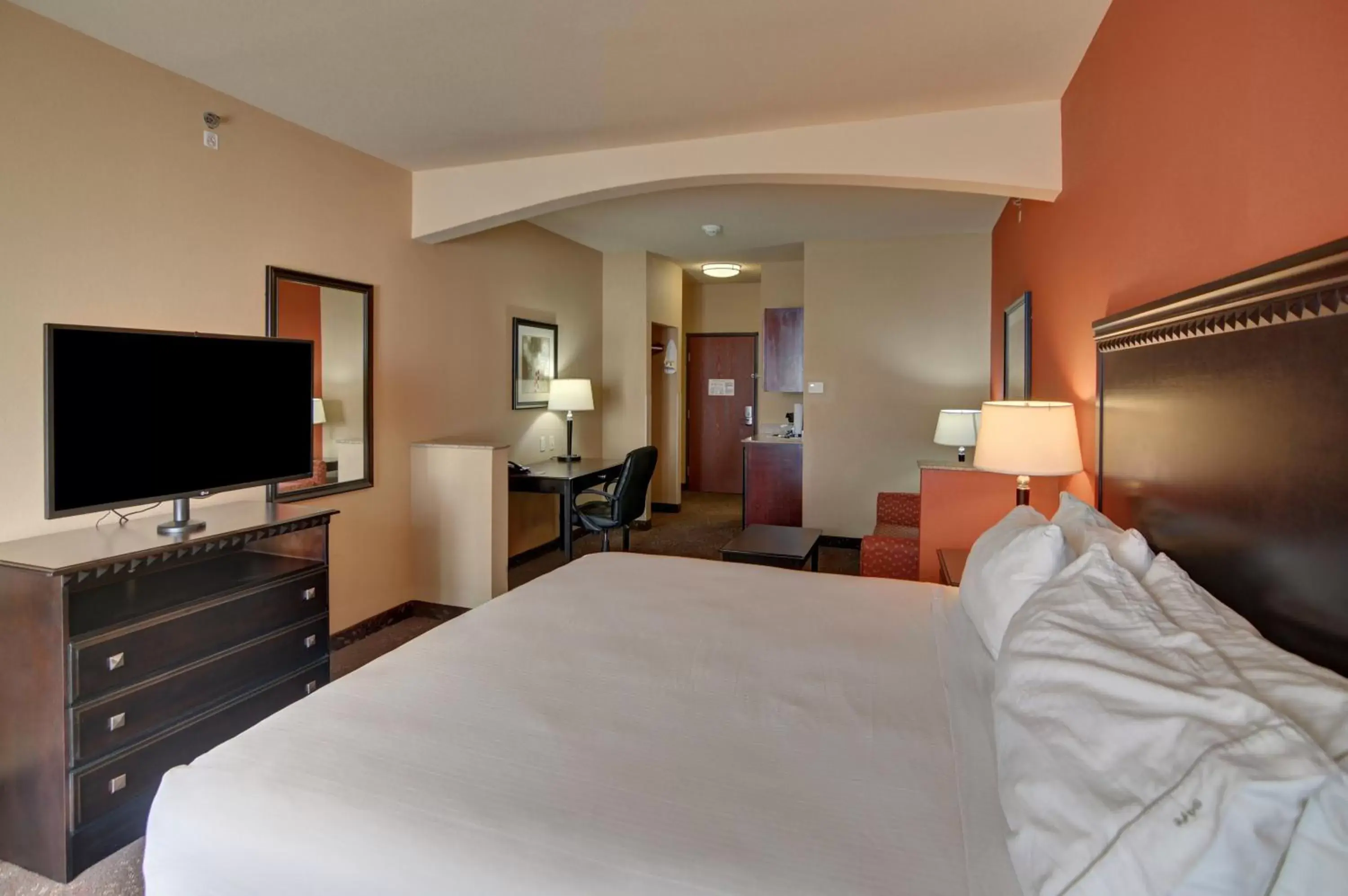 Photo of the whole room in Holiday Inn Express Hotel and Suites Altus, an IHG Hotel