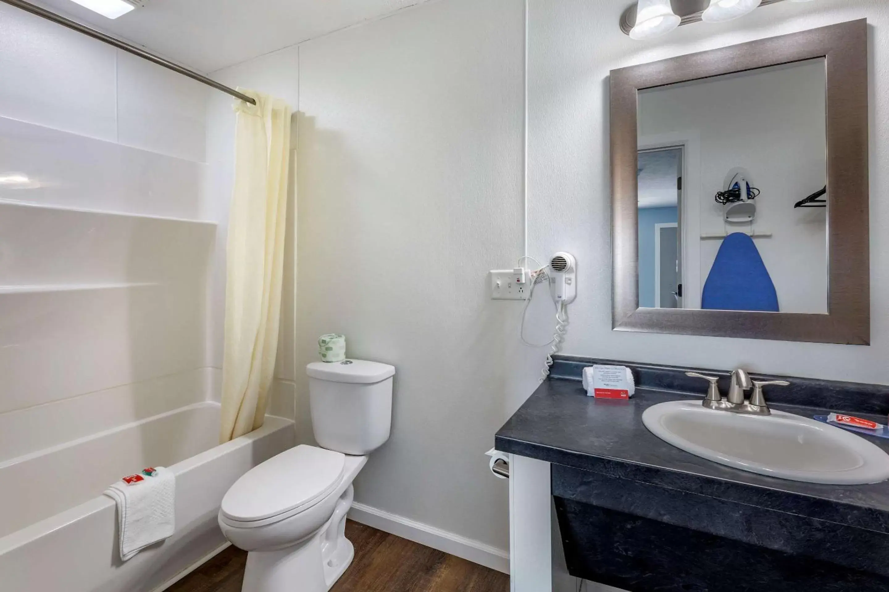 Bathroom in Econo Lodge Inn & Suites South Sandusky