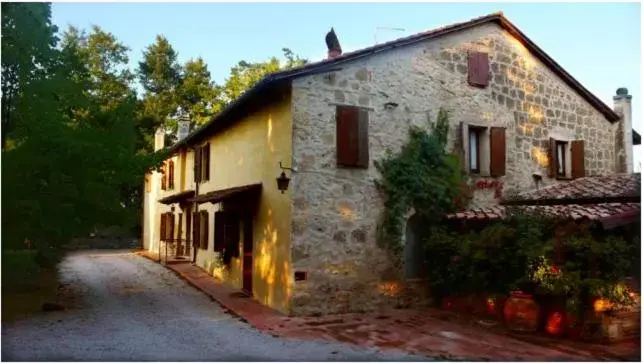 Property Building in Podere Lamaccia - bed and kitchinette