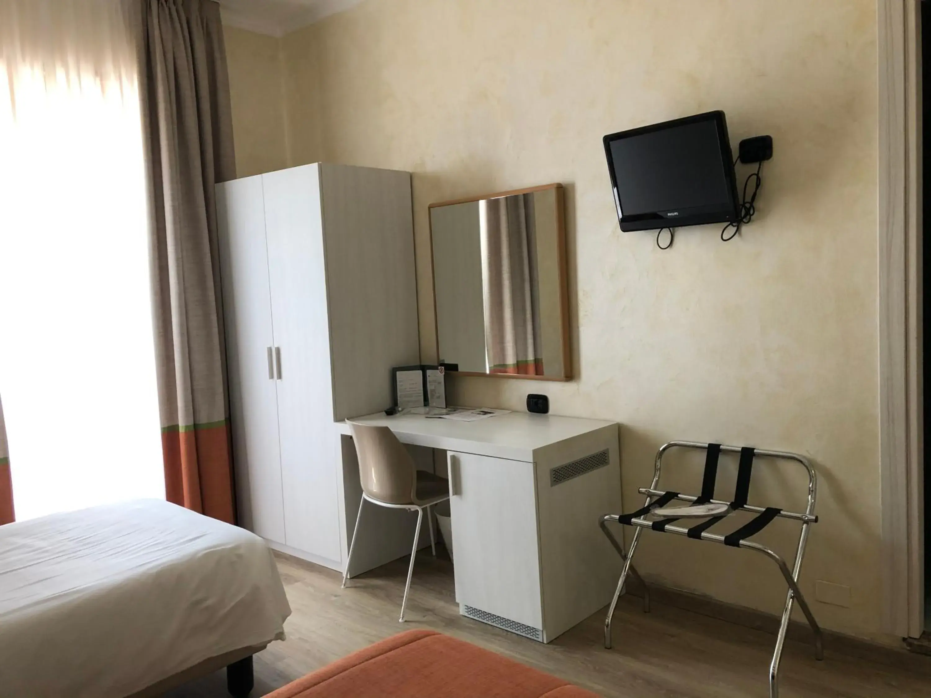 TV and multimedia, TV/Entertainment Center in Hotel City