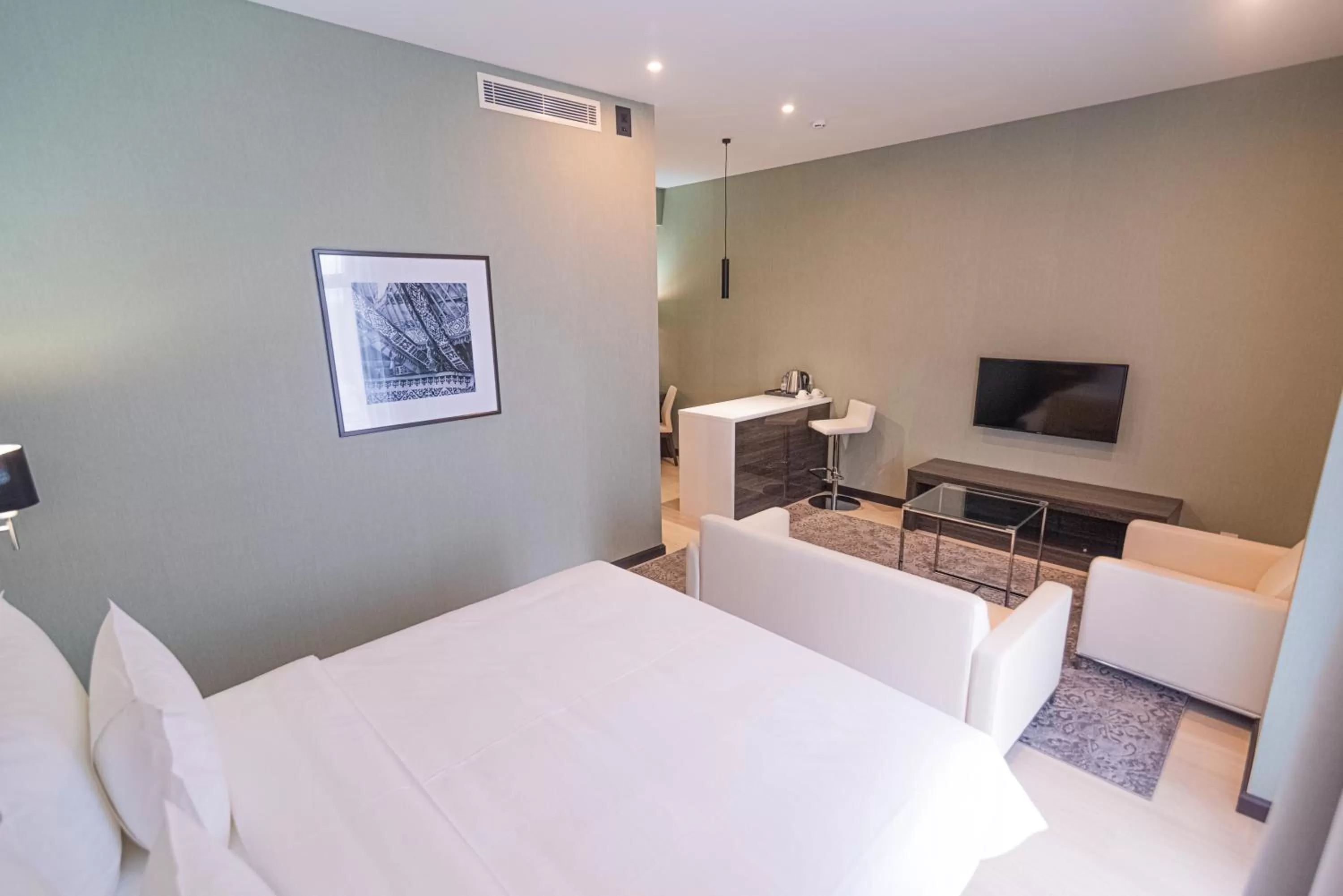 Photo of the whole room, Bed in Resident City Hotel