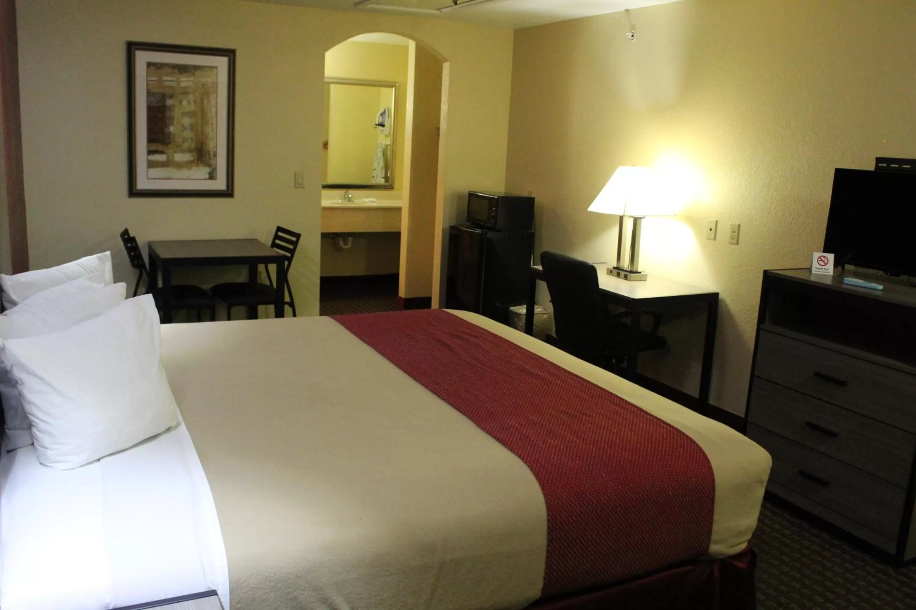 Bed in Scottish Inns Fort Worth