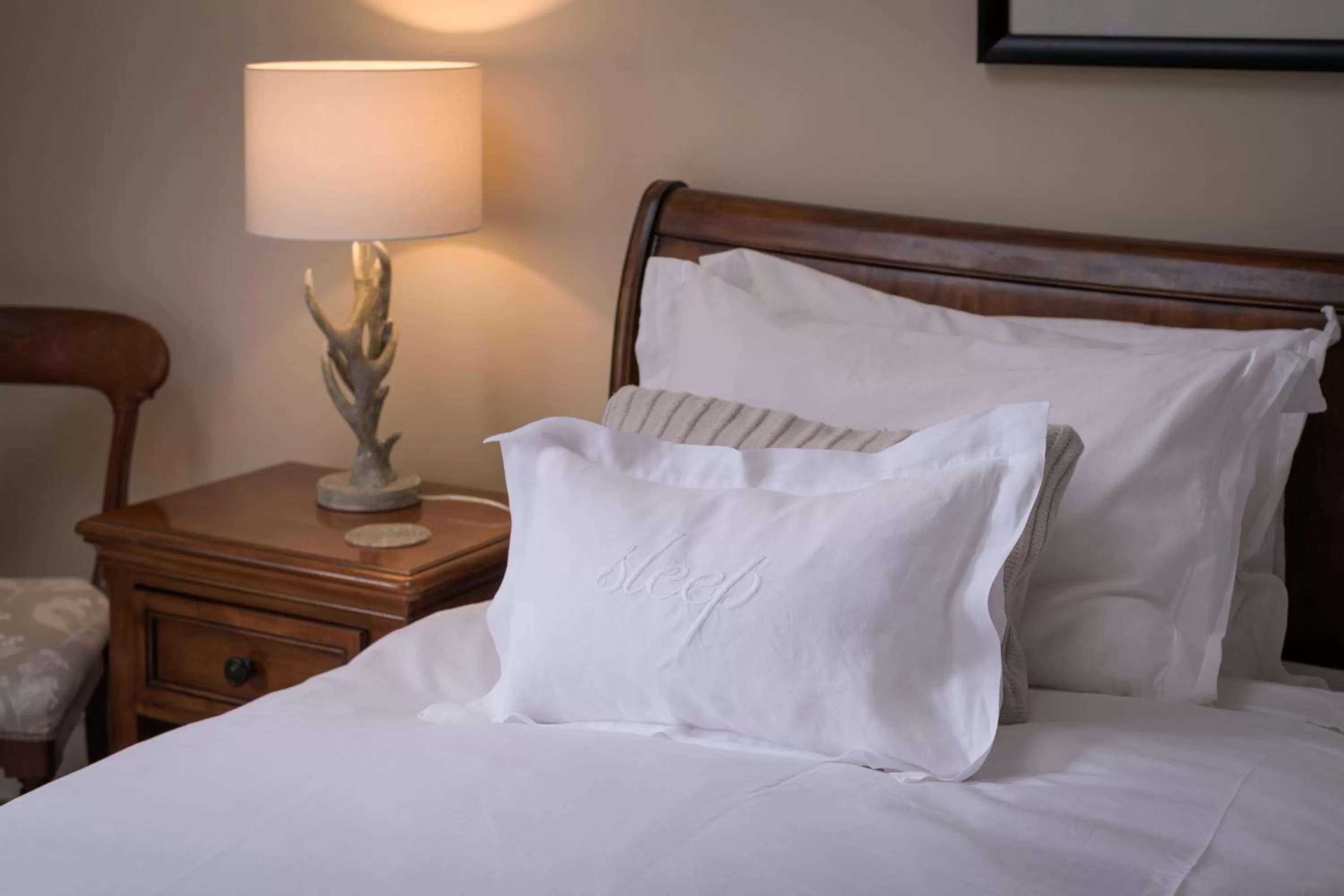 Bed in Lys-Na-Greyne Country House