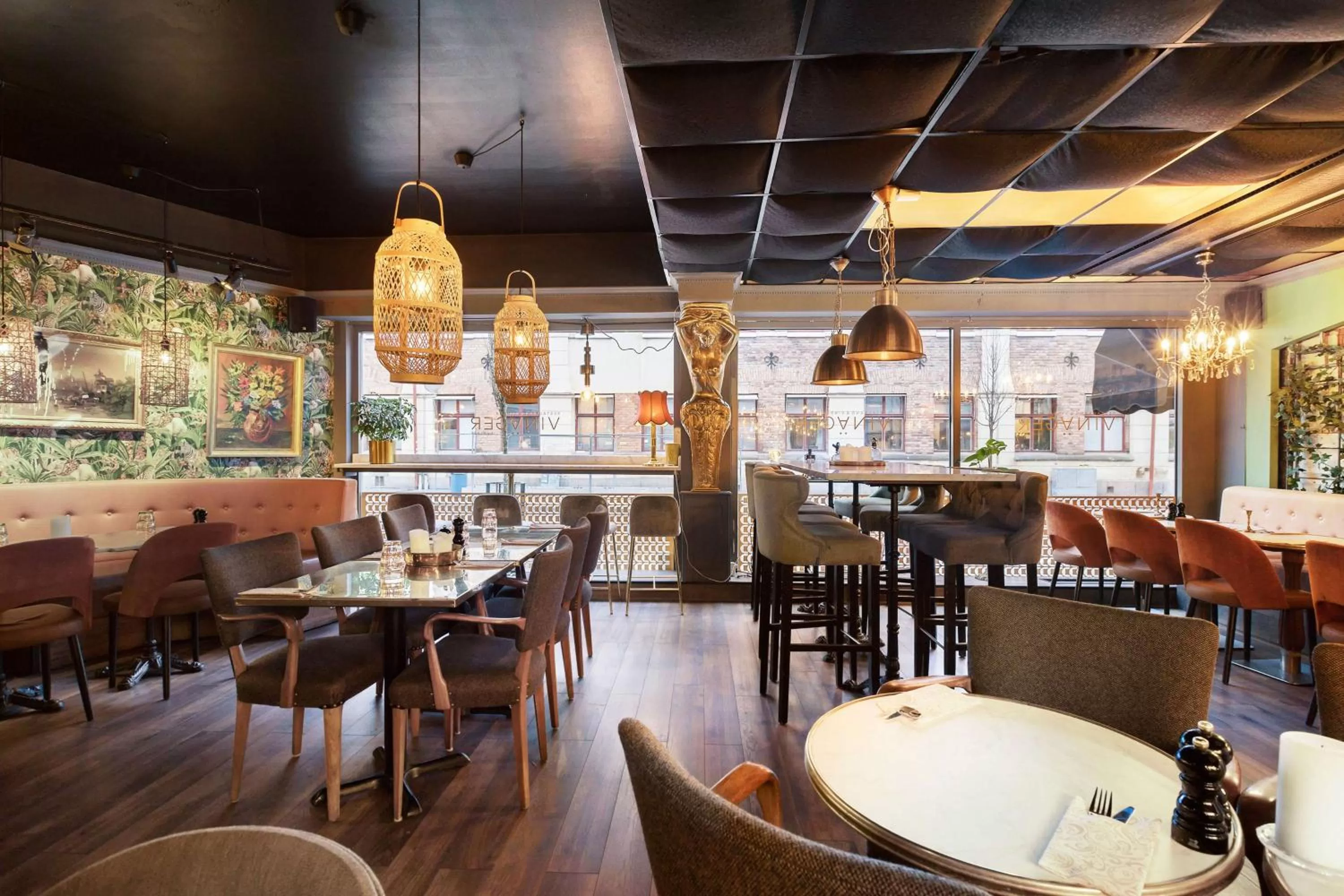 Restaurant/places to eat in Best Western Plaza Hotel