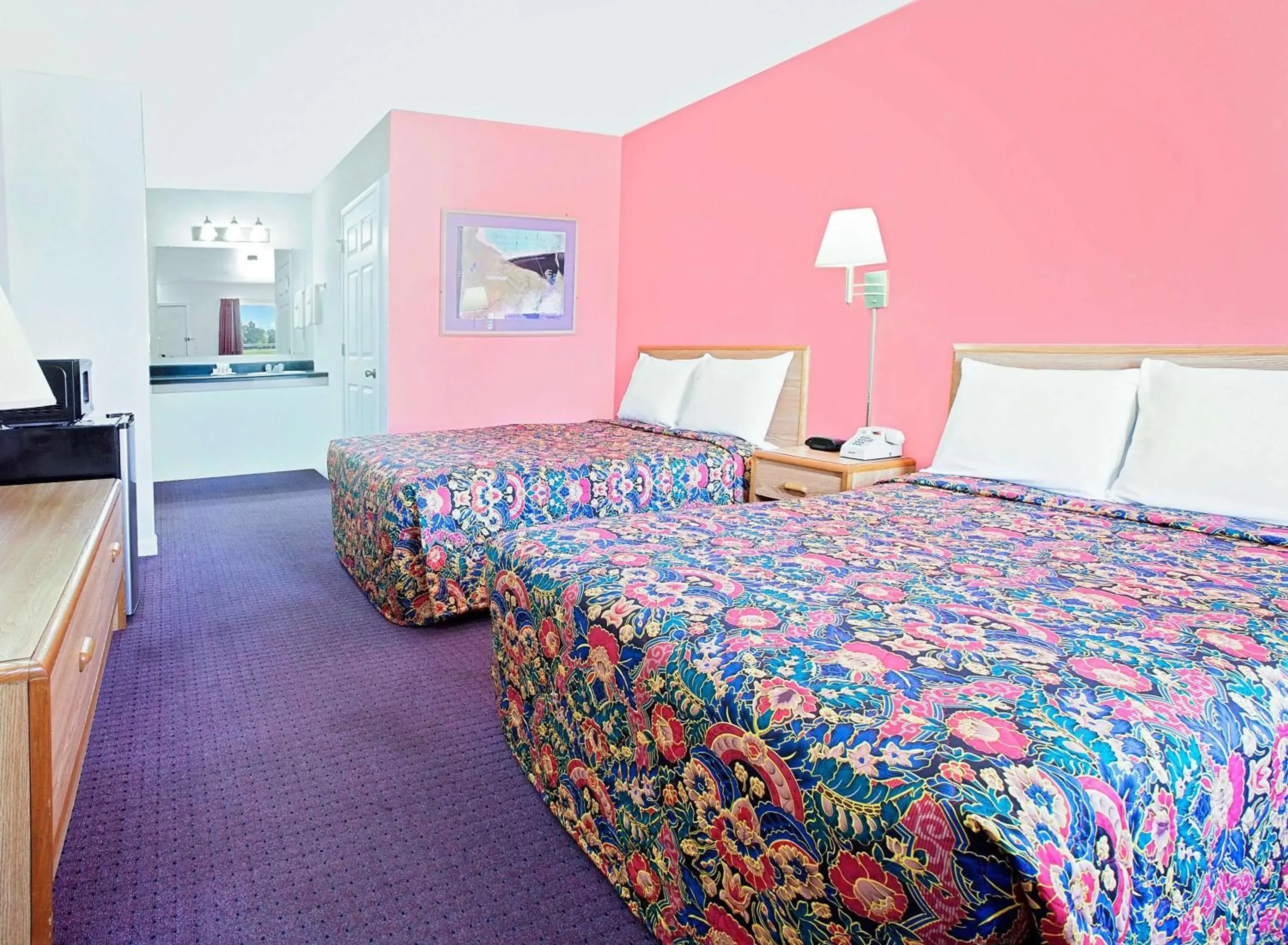 Photo of the whole room, Bed in Knights Inn Muskogee Photo of the whole room, Bed in Knights Inn Muskogee