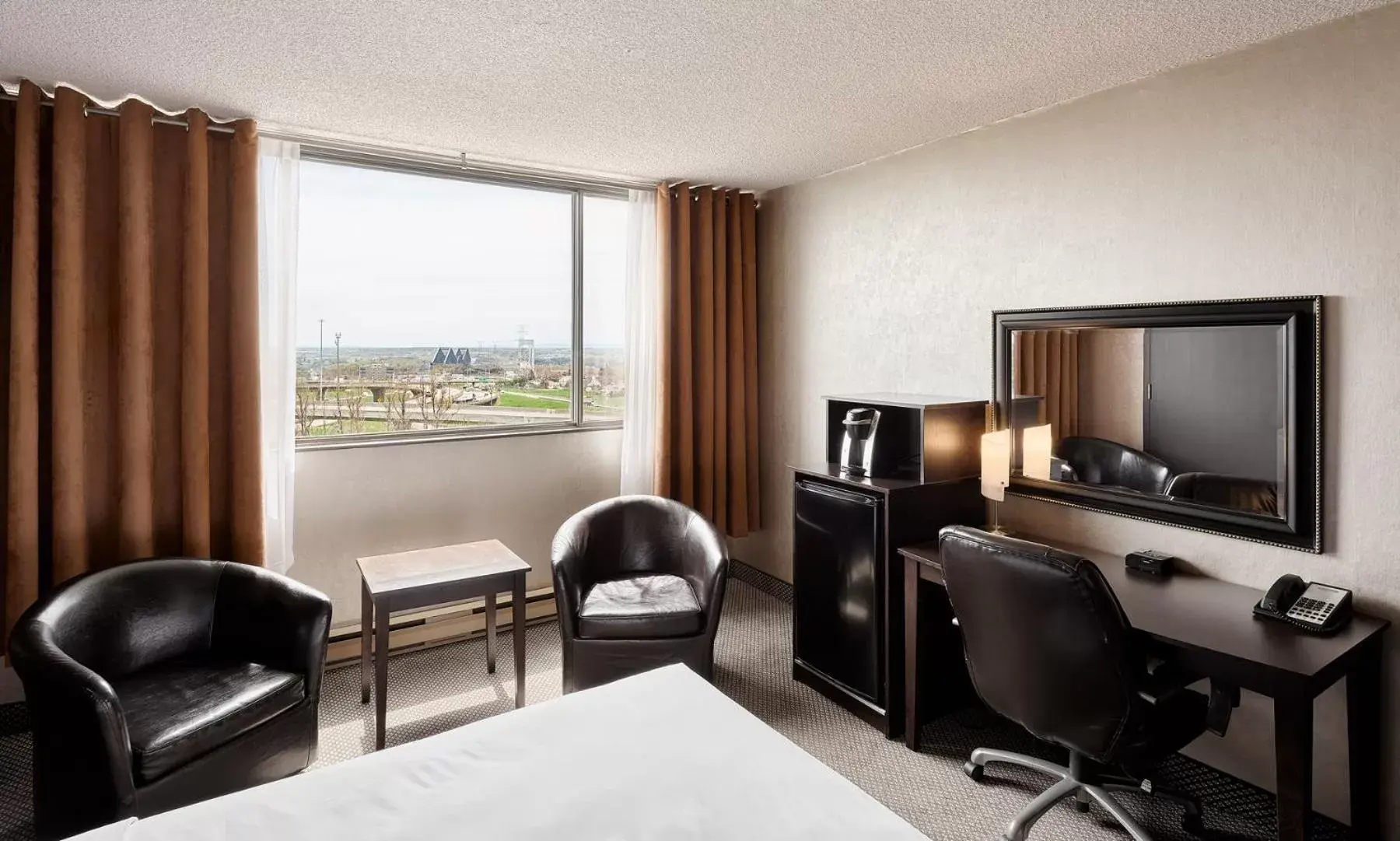 TV and multimedia, TV/Entertainment Center in Travelodge by Wyndham Quebec City Hotel & Convention Centre