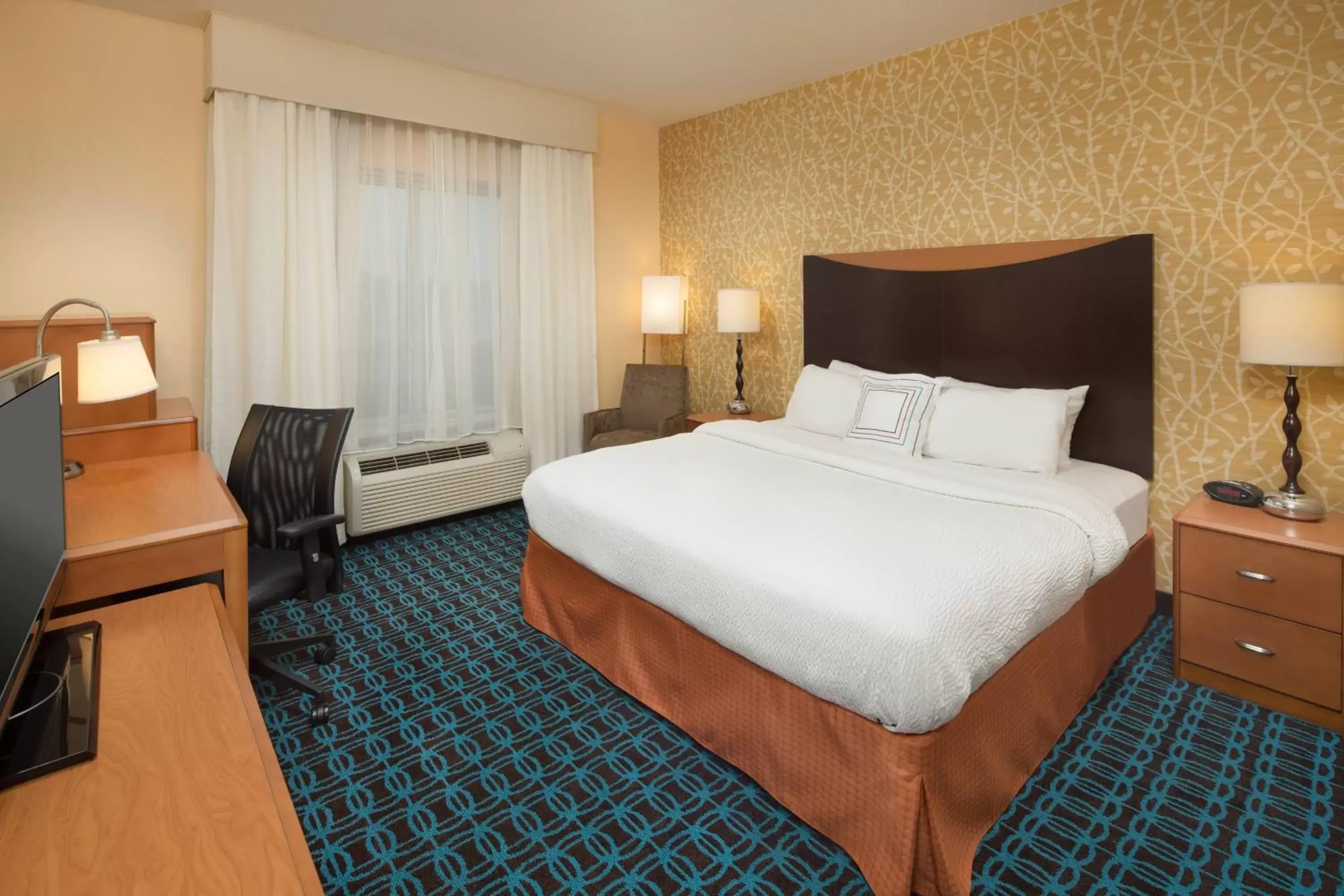 Photo of the whole room, Bed in Fairfield Inn and Suites Cleveland