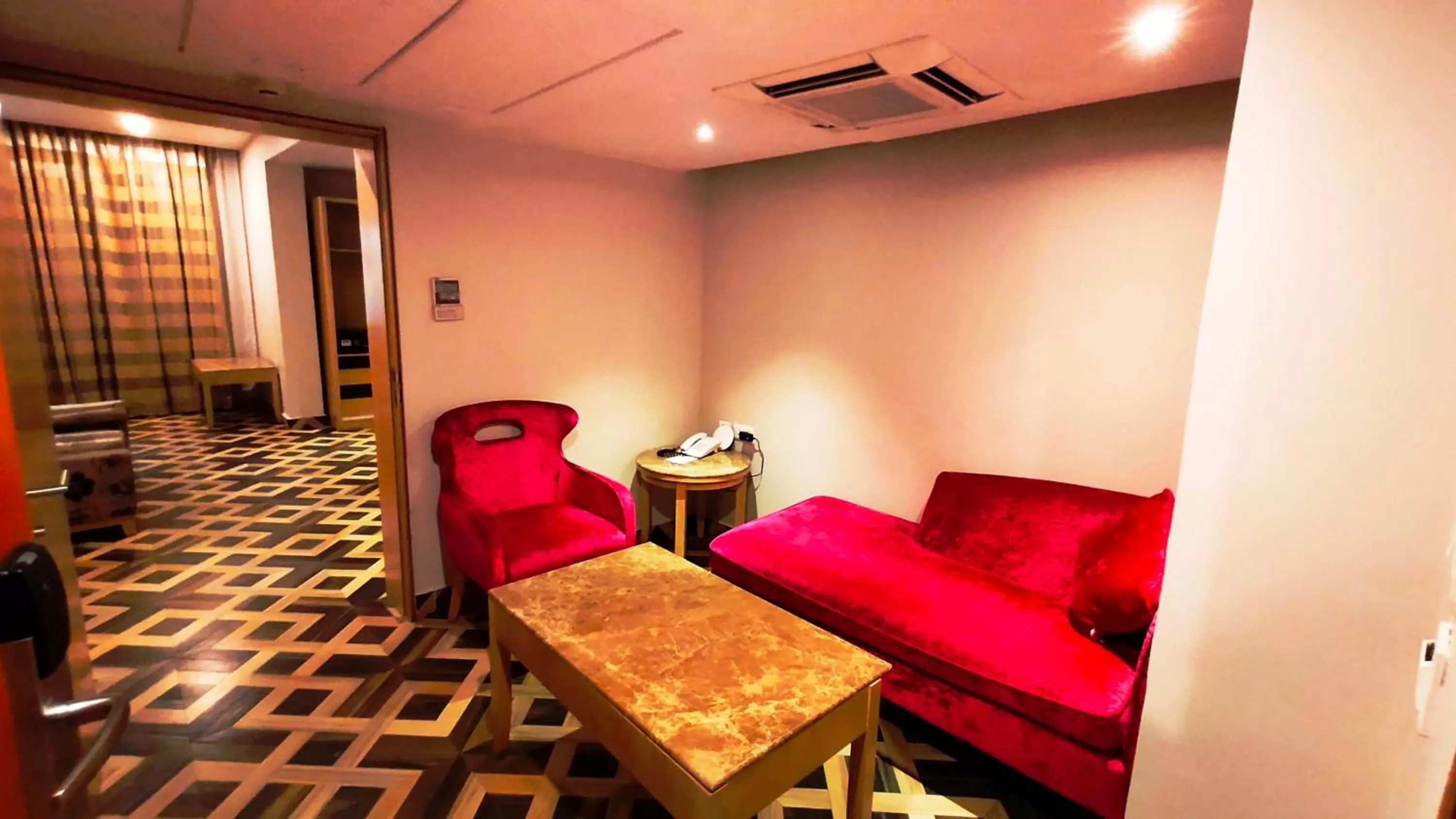 Living room in Best Western Ashoka