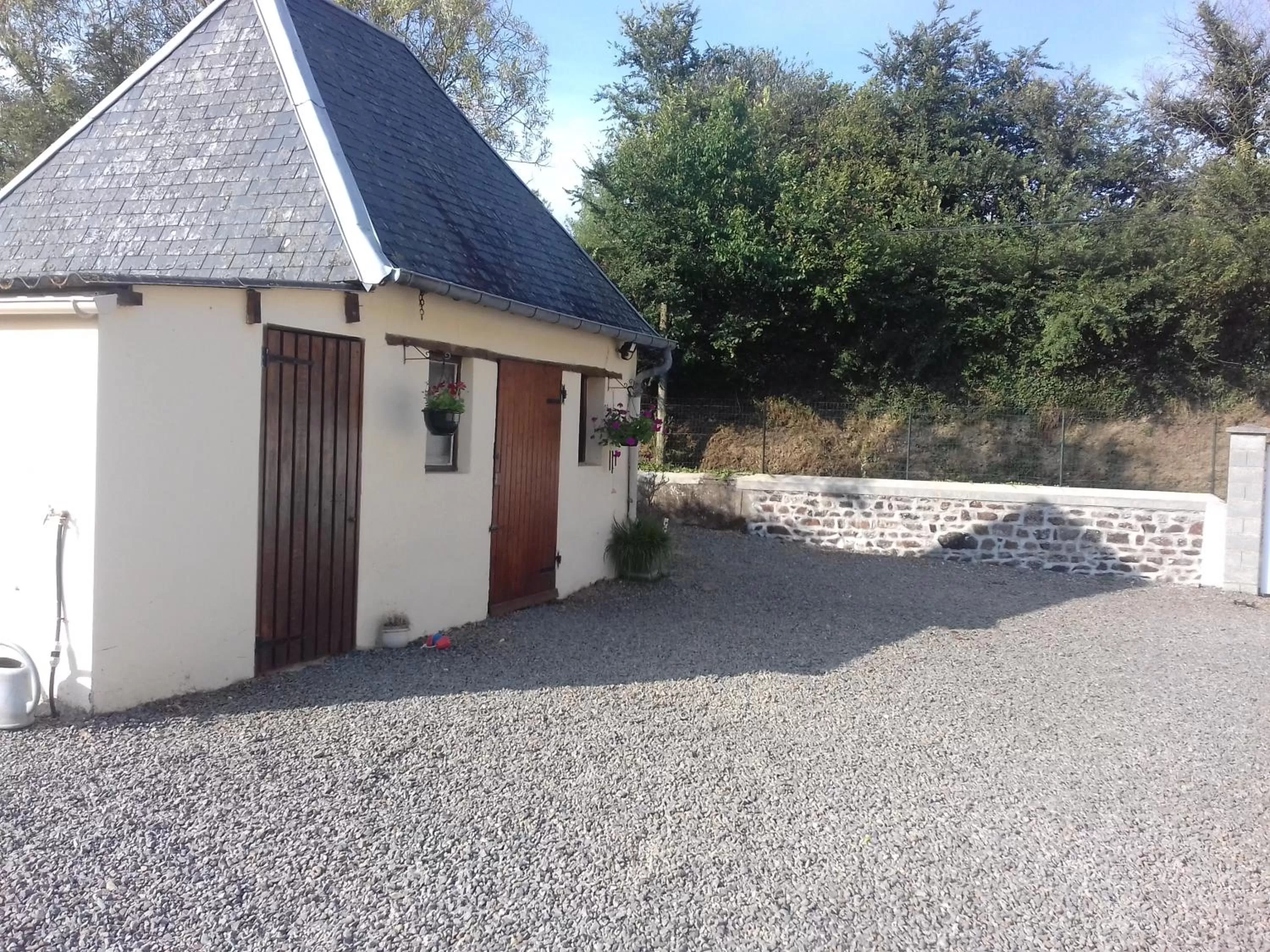 storage, Property Building in La Parisière