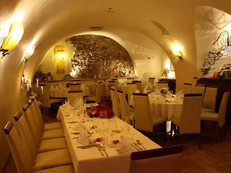 Restaurant/places to eat in Hotel Restauracja Caspar