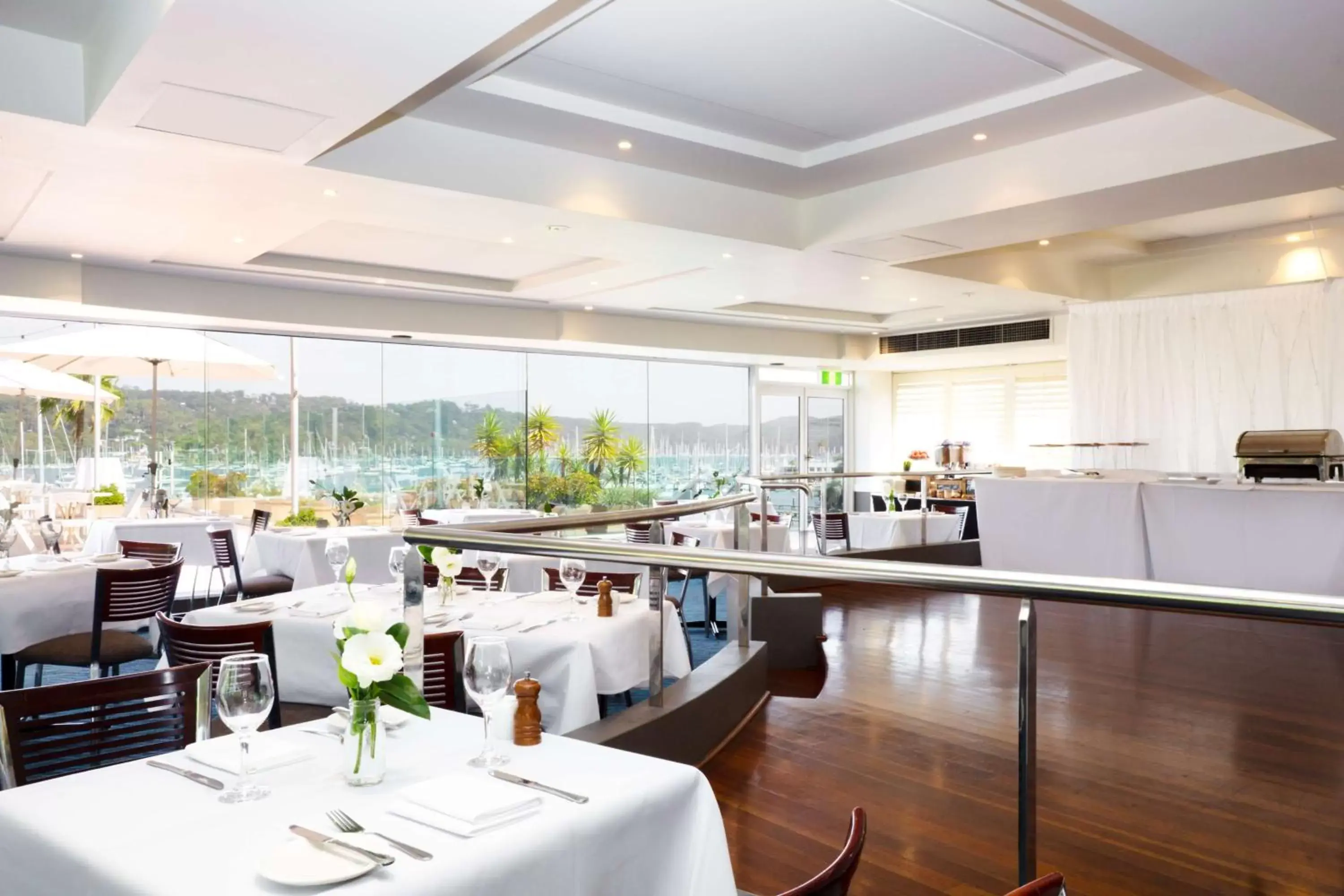 Restaurant/Places to Eat in Metro Mirage Hotel Newport