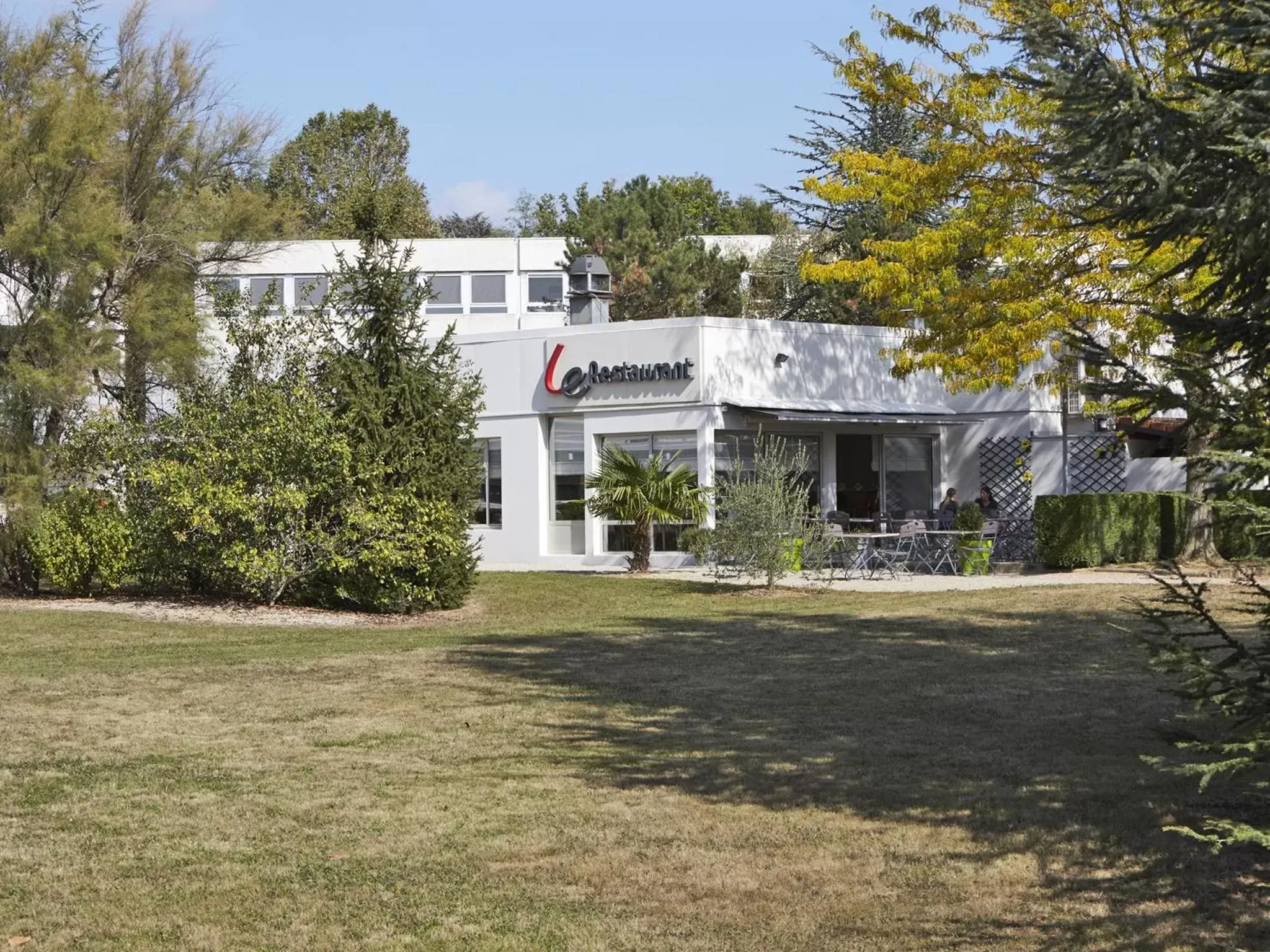 Garden, Property Building in Campanile Lyon Nord - Ecully