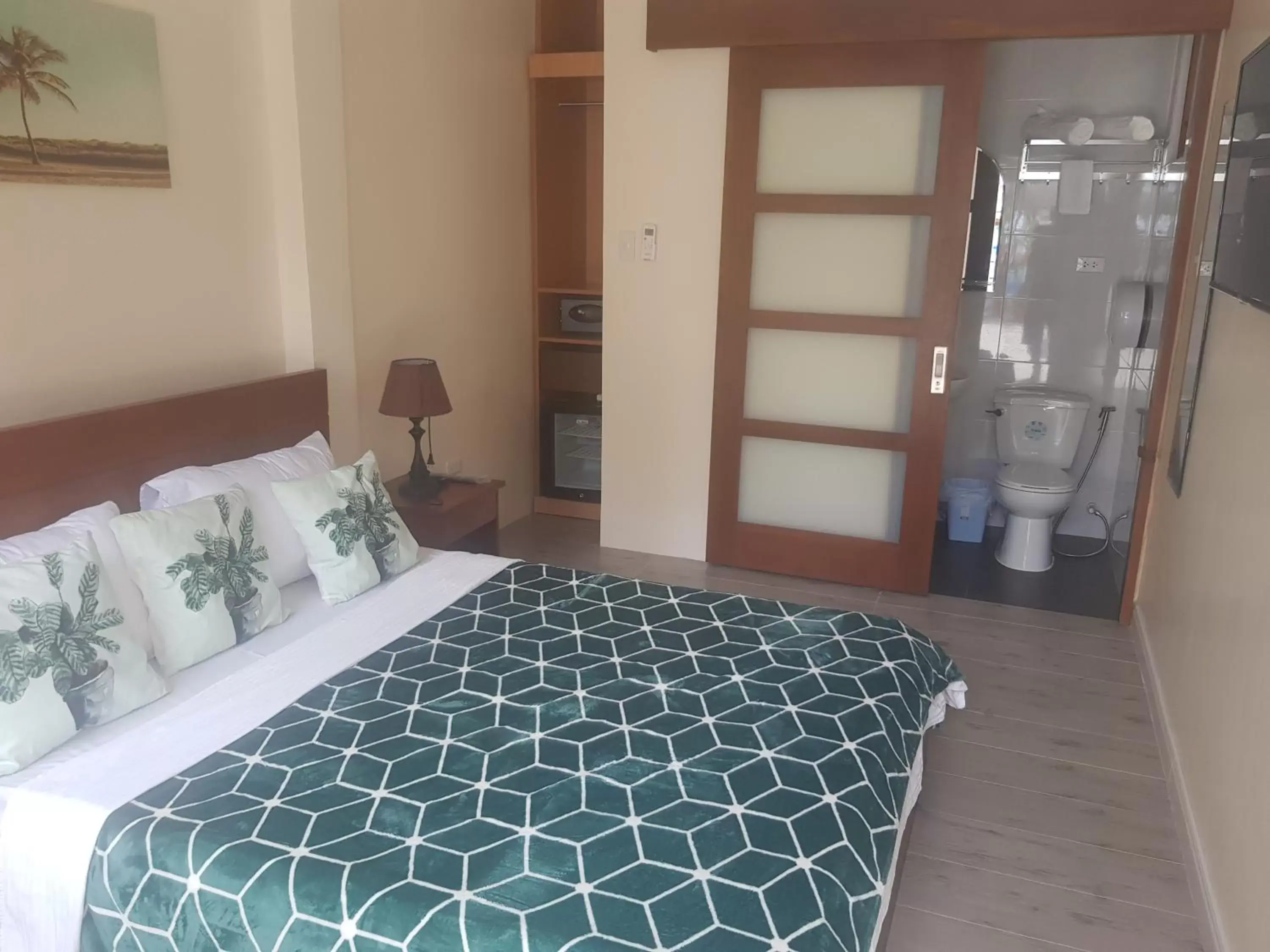 Photo of the whole room, Bed in Hayahay Resort Photo of the whole room, Bed in Hayahay Resort