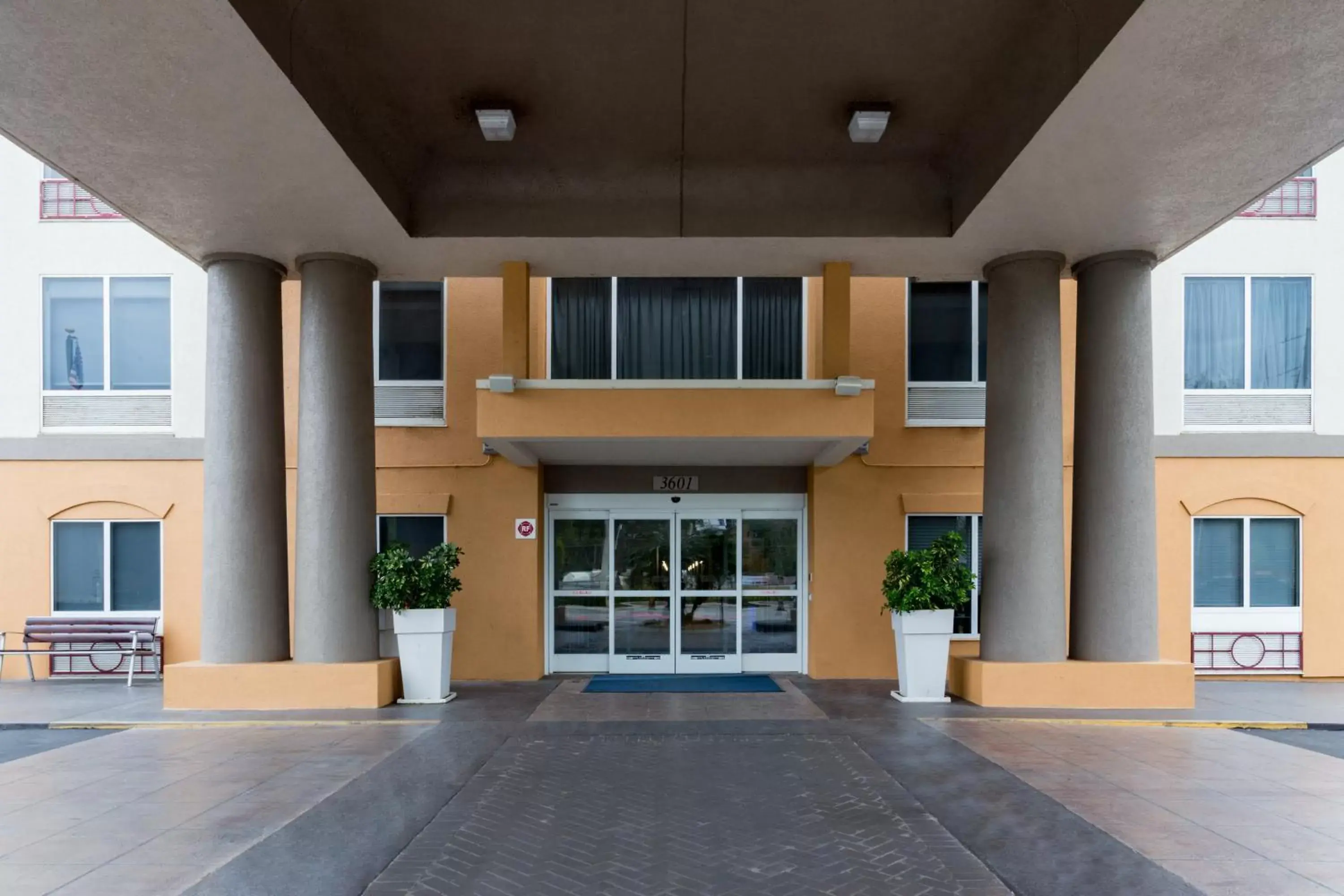 Property building in Holiday Inn Express & Suites Tavares, an IHG Hotel