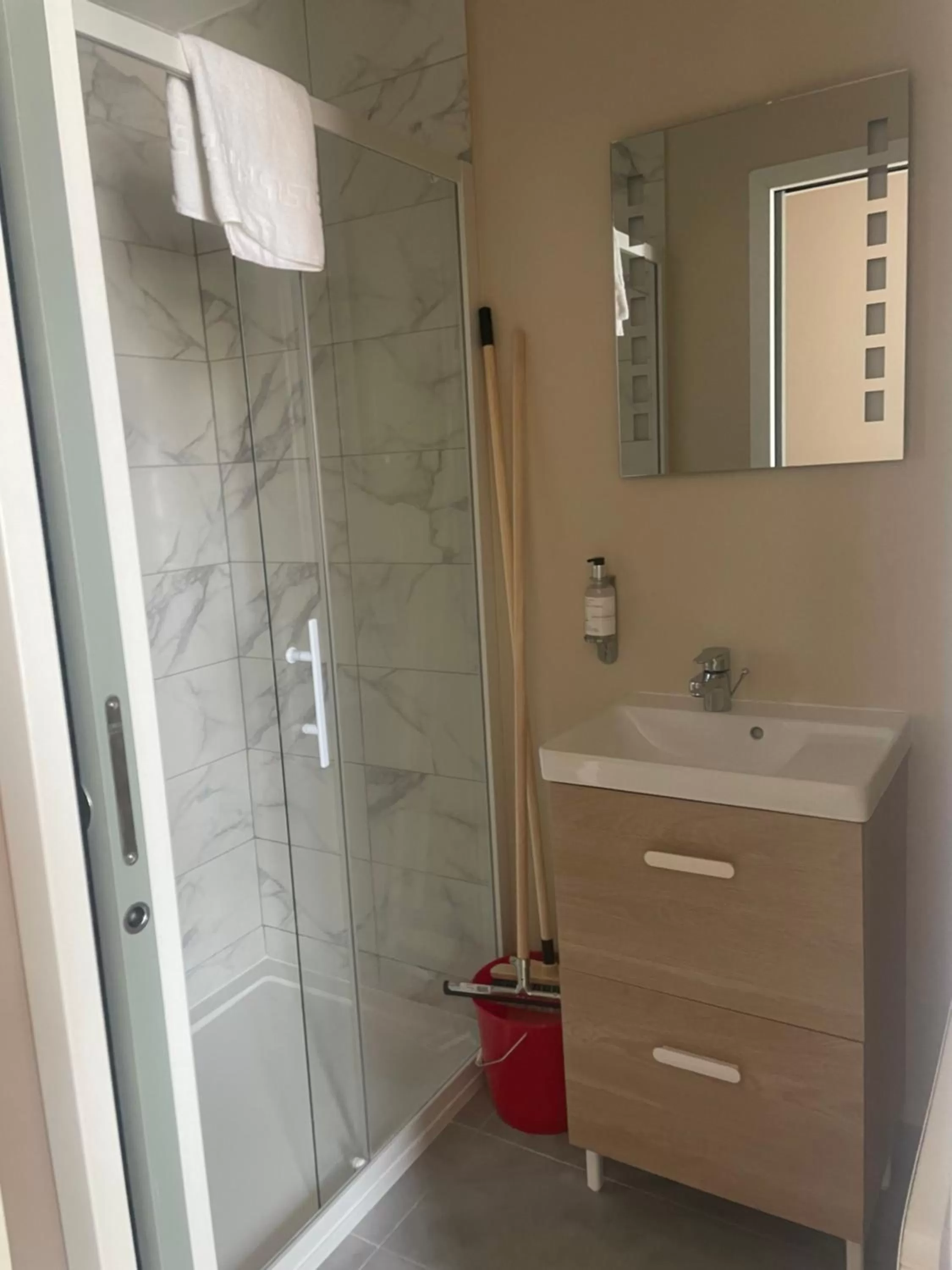 Shower in Hotel de la Terrasse