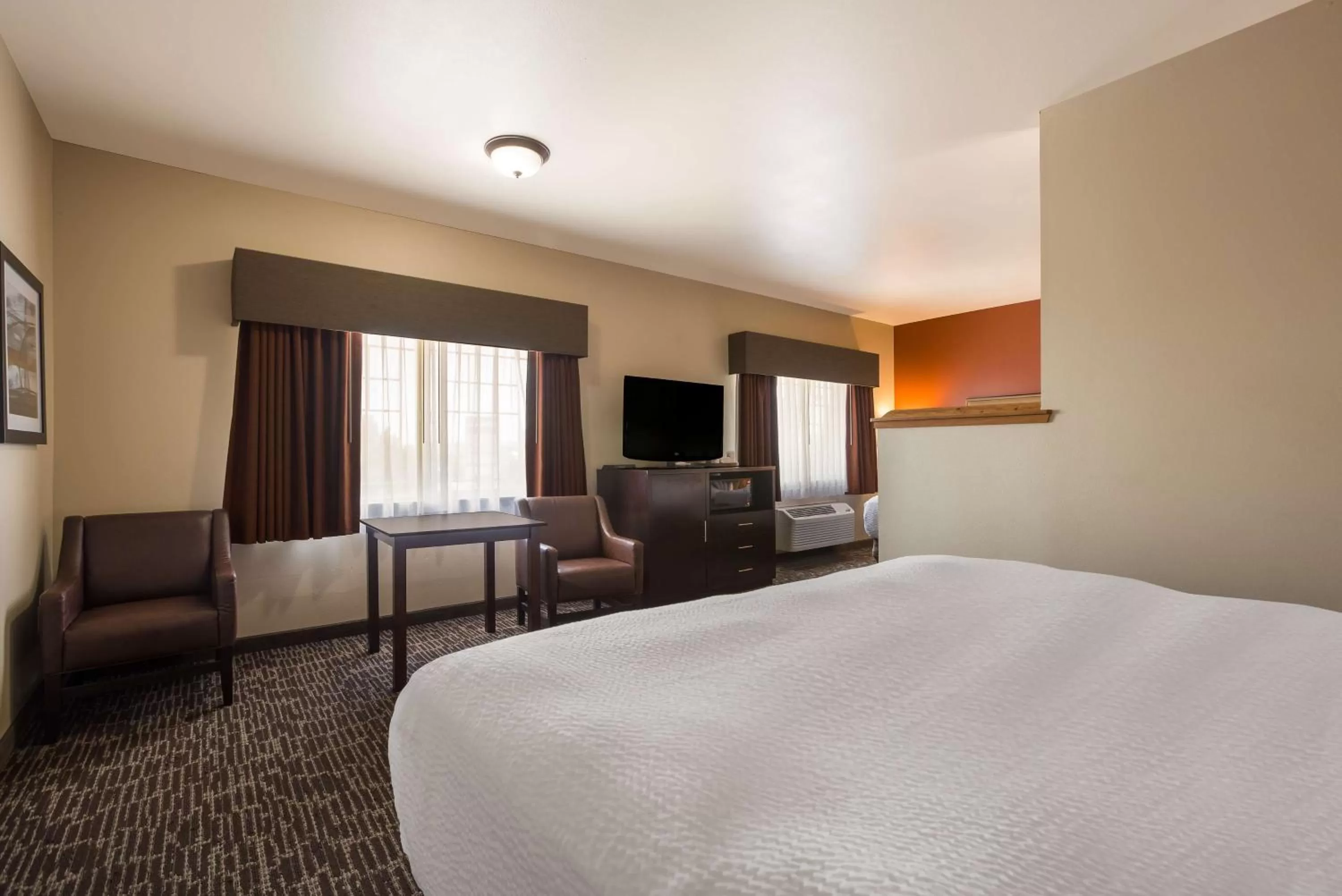 Photo of the whole room, Bed in Best Western Northwest Lodge