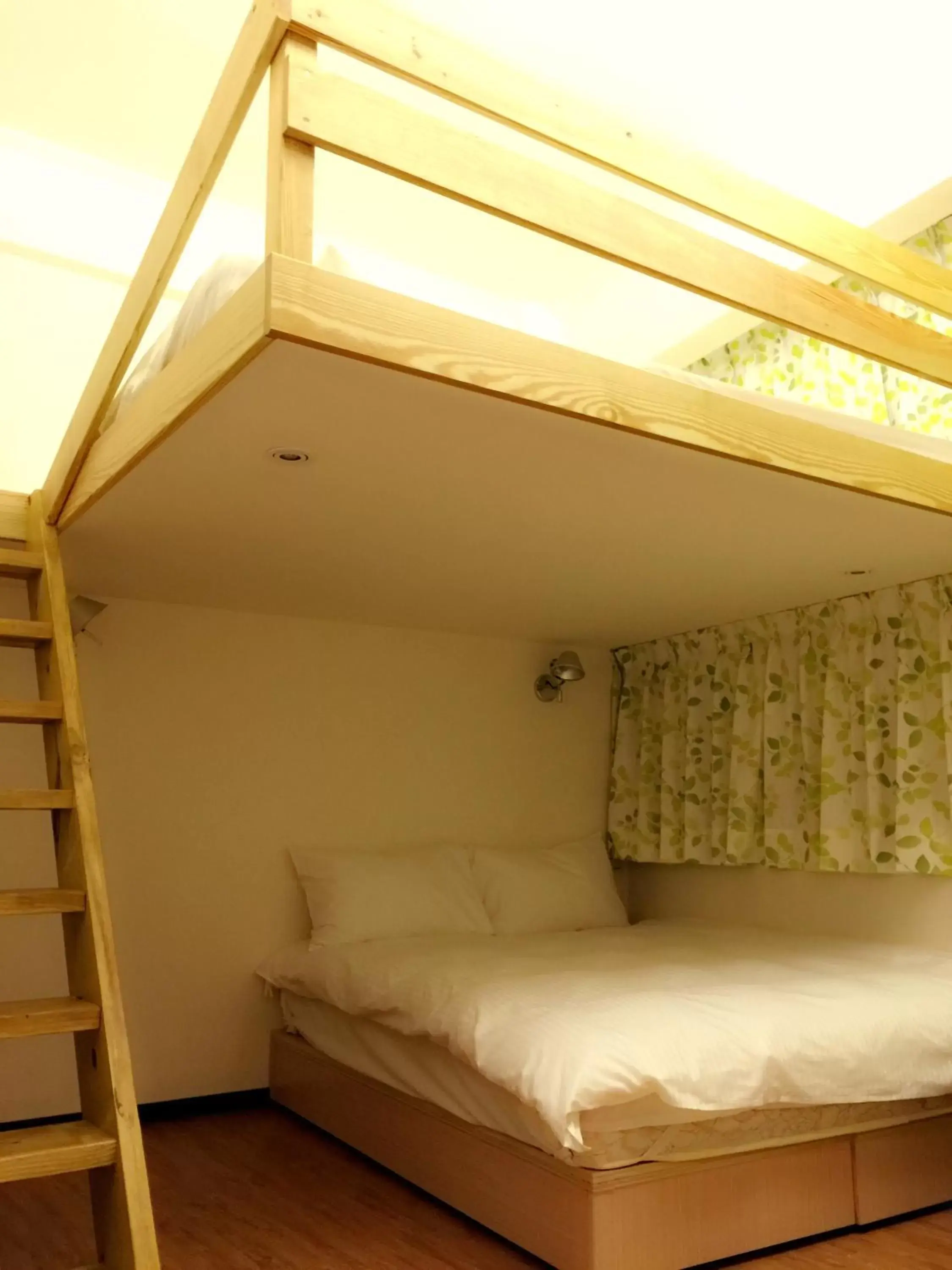 Bunk Bed in Honey Prince