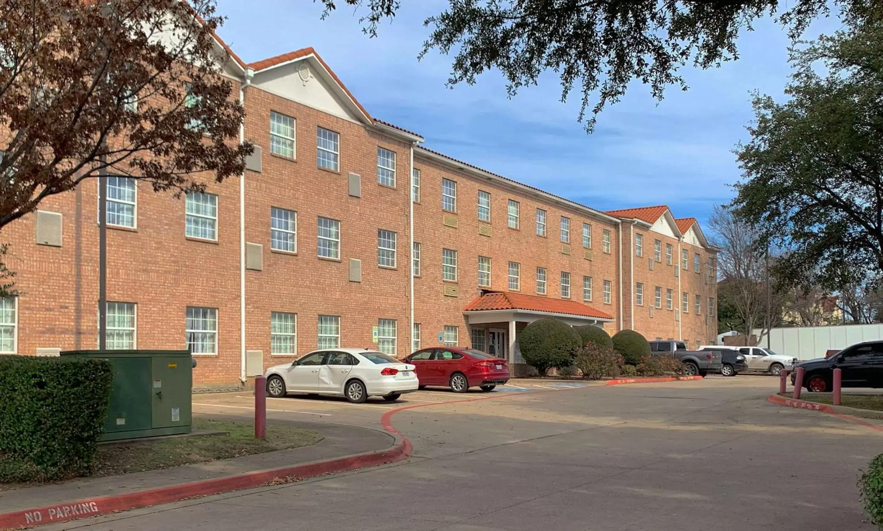Property building in MainStay Suites Addison - Dallas