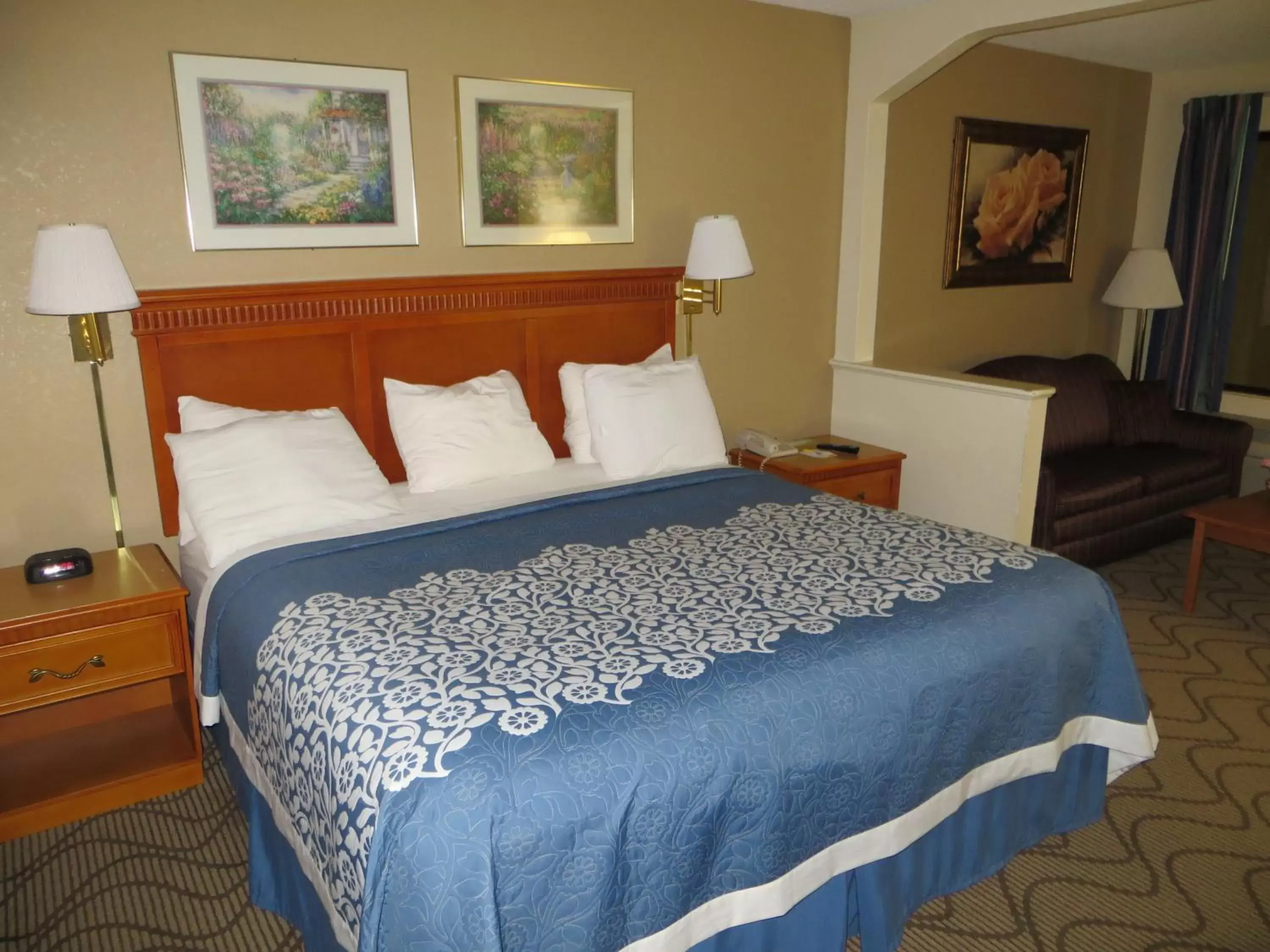 Bed in Days Inn by Wyndham Elberton