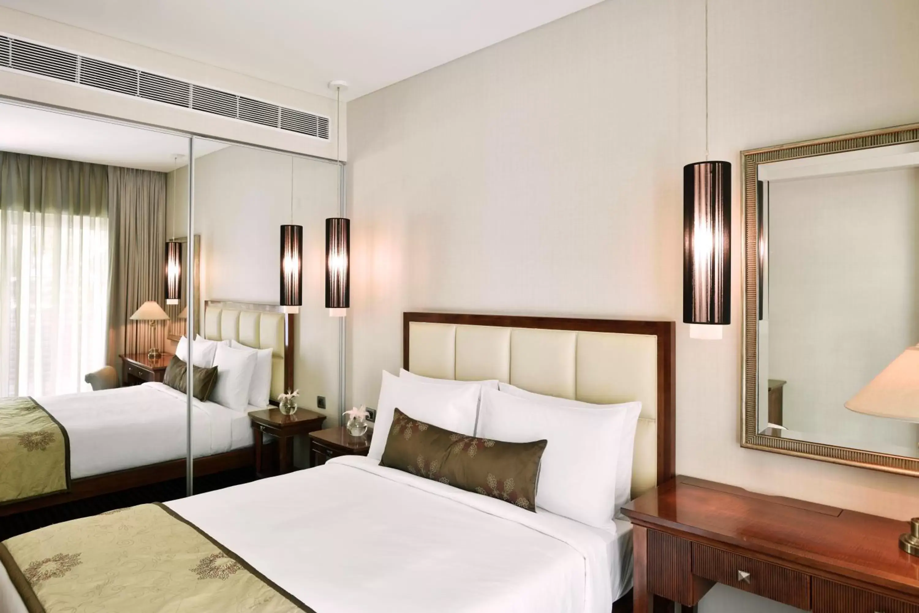 Bedroom, Bed in Marriott Suites Pune