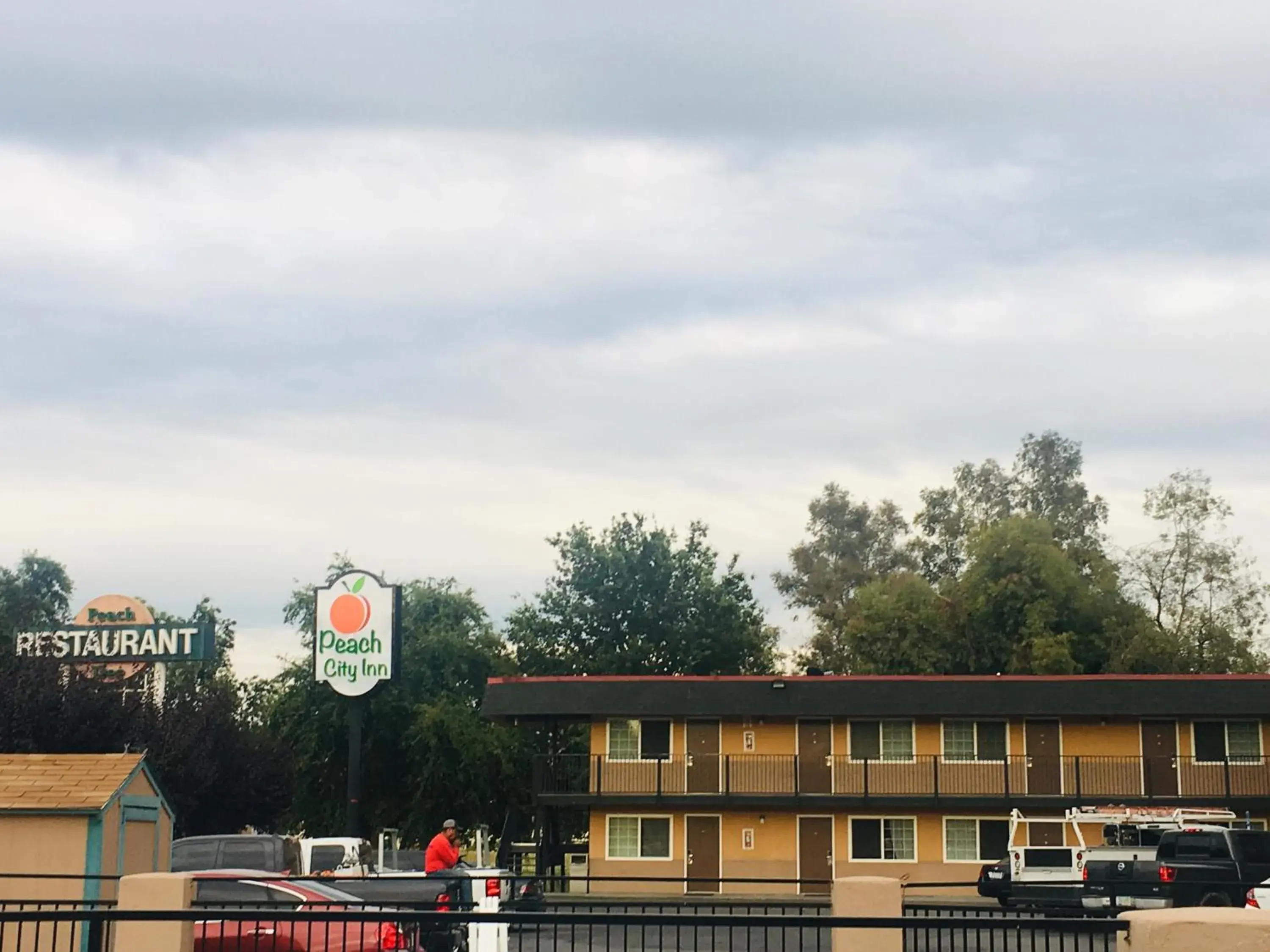 Property Building in Peach City Inn - Marysville/Yuba City