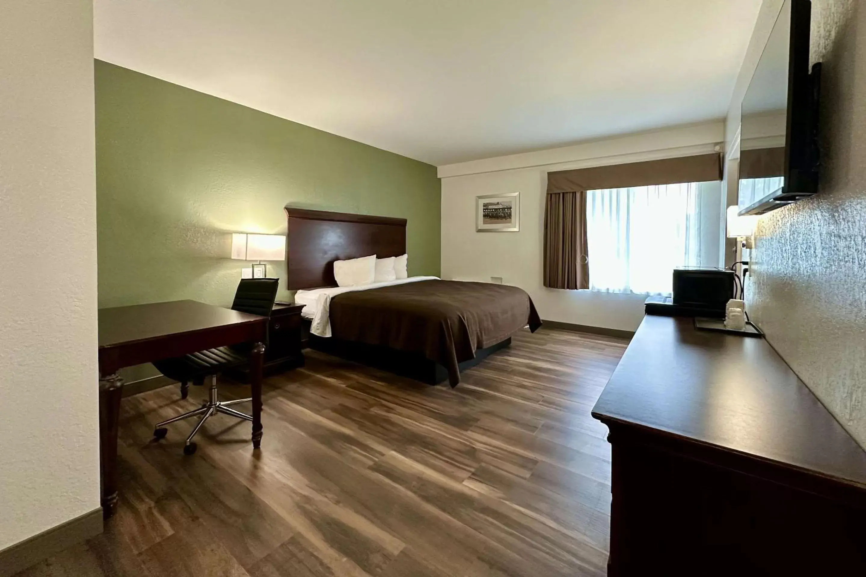 Bedroom in Quality Inn & Suites Albany Airport