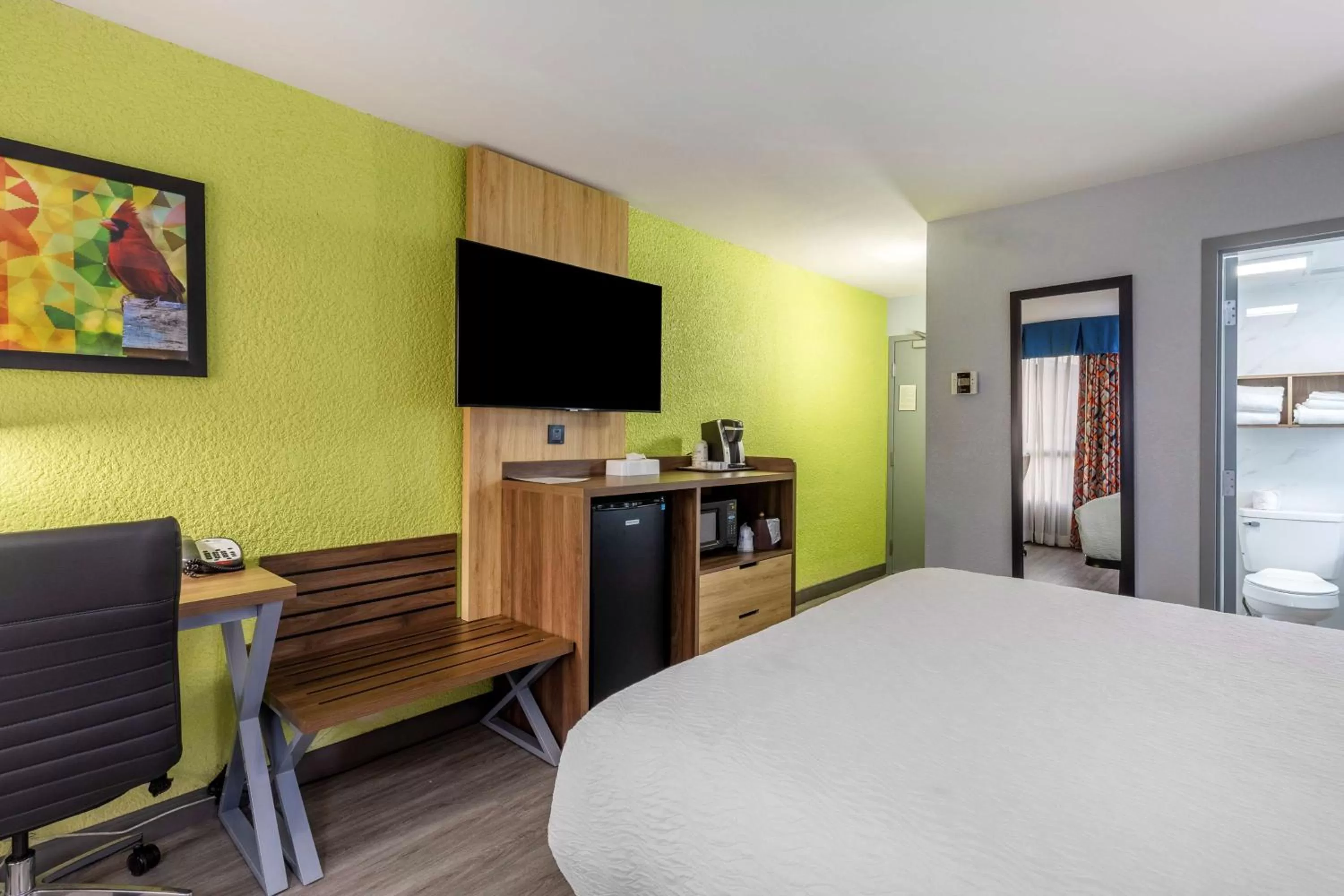 TV and multimedia, Bed in Best Western Plus St. Louis West-Westport