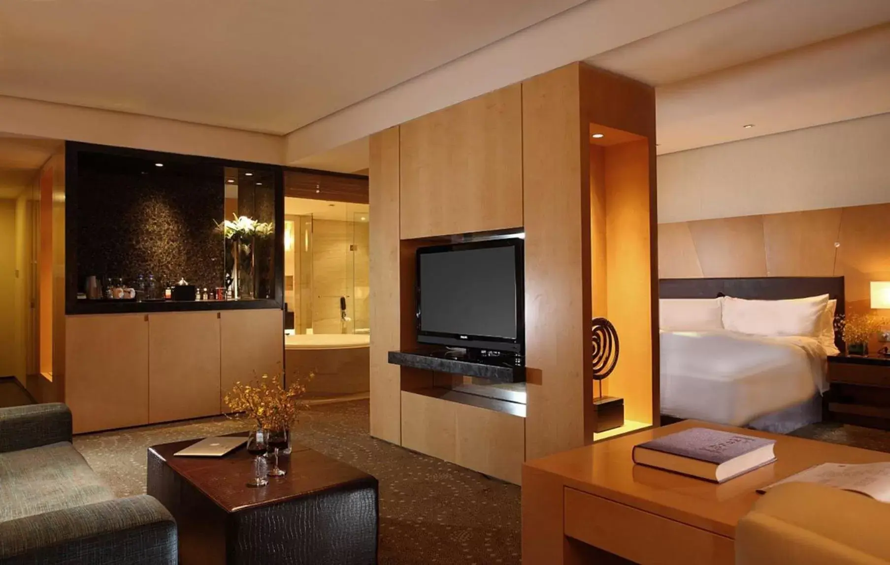 Photo of the whole room, TV/Entertainment Center in Crowne Plaza Tianjin Binhai, an IHG Hotel
