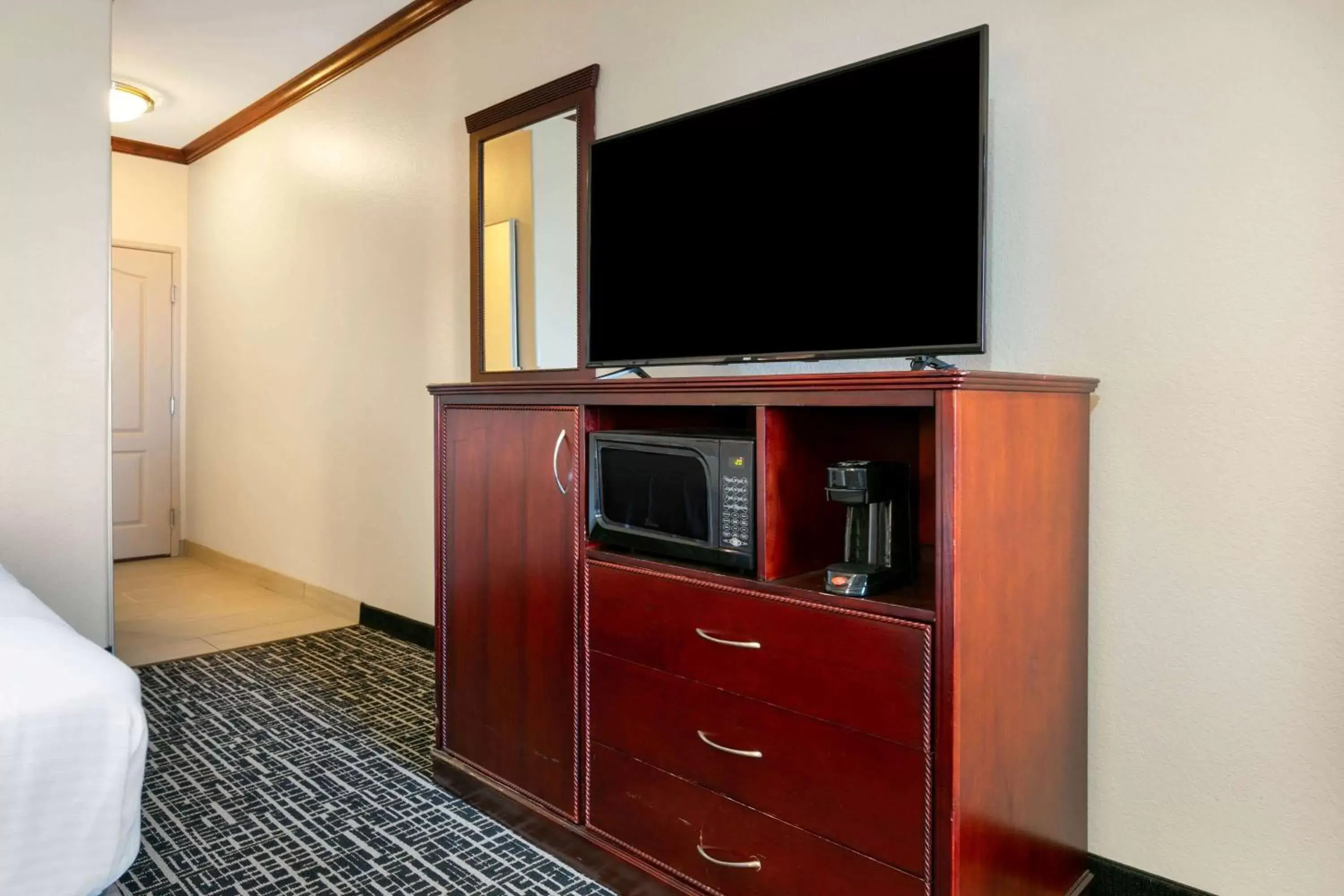 Photo of the whole room, TV/Entertainment Center in La Quinta by Wyndham Lindale