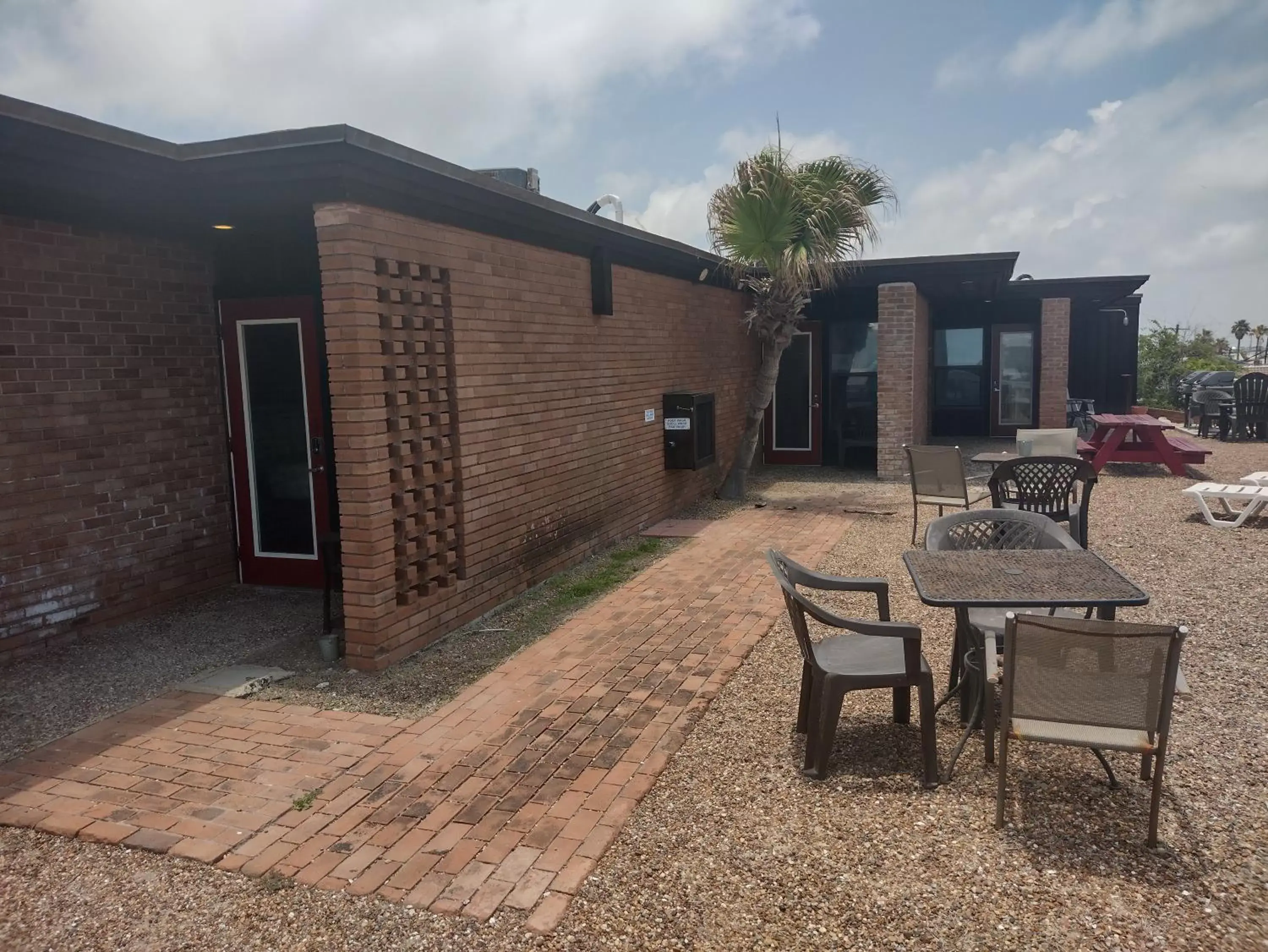 Patio, Property Building in Belles Sea Inn