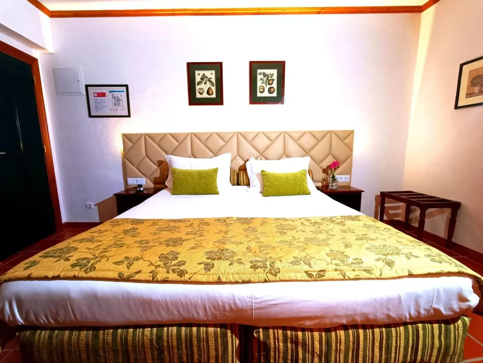 Bed in El-Rei Dom Manuel Hotel