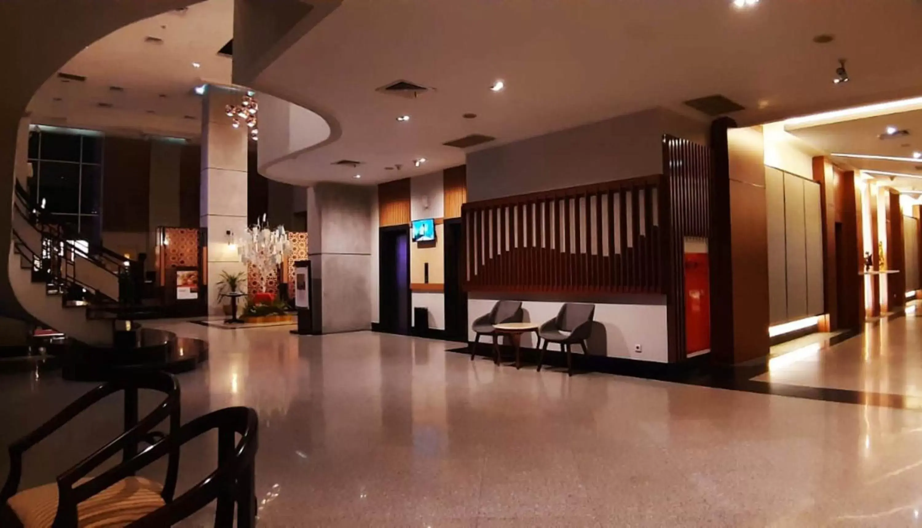 Lobby or reception in Swiss-Belhotel Borneo Samarinda Lobby or reception in Swiss-Belhotel Borneo Samarinda
