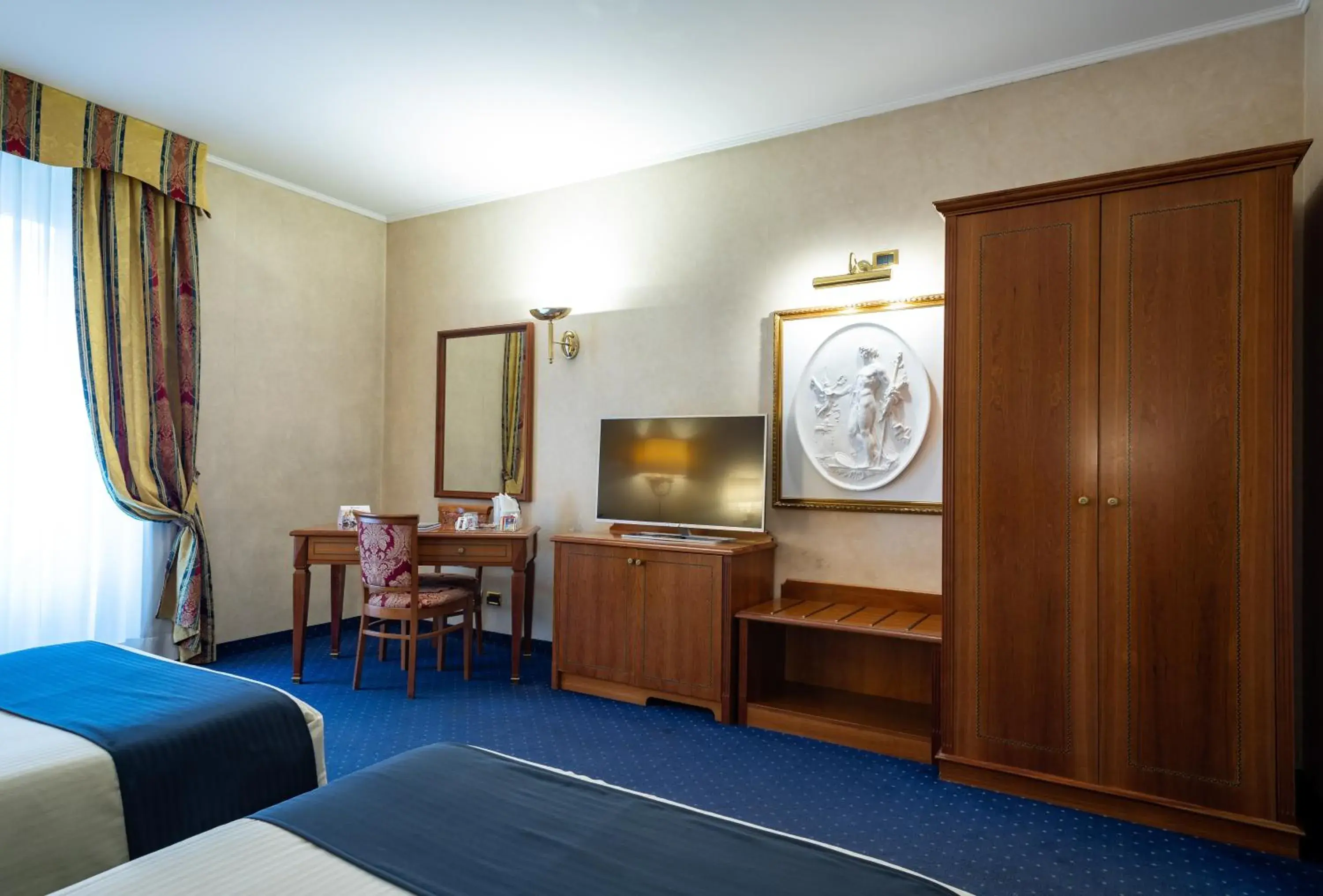 Bedroom, TV/Entertainment Center in Best Western Hotel Cappello d'Oro