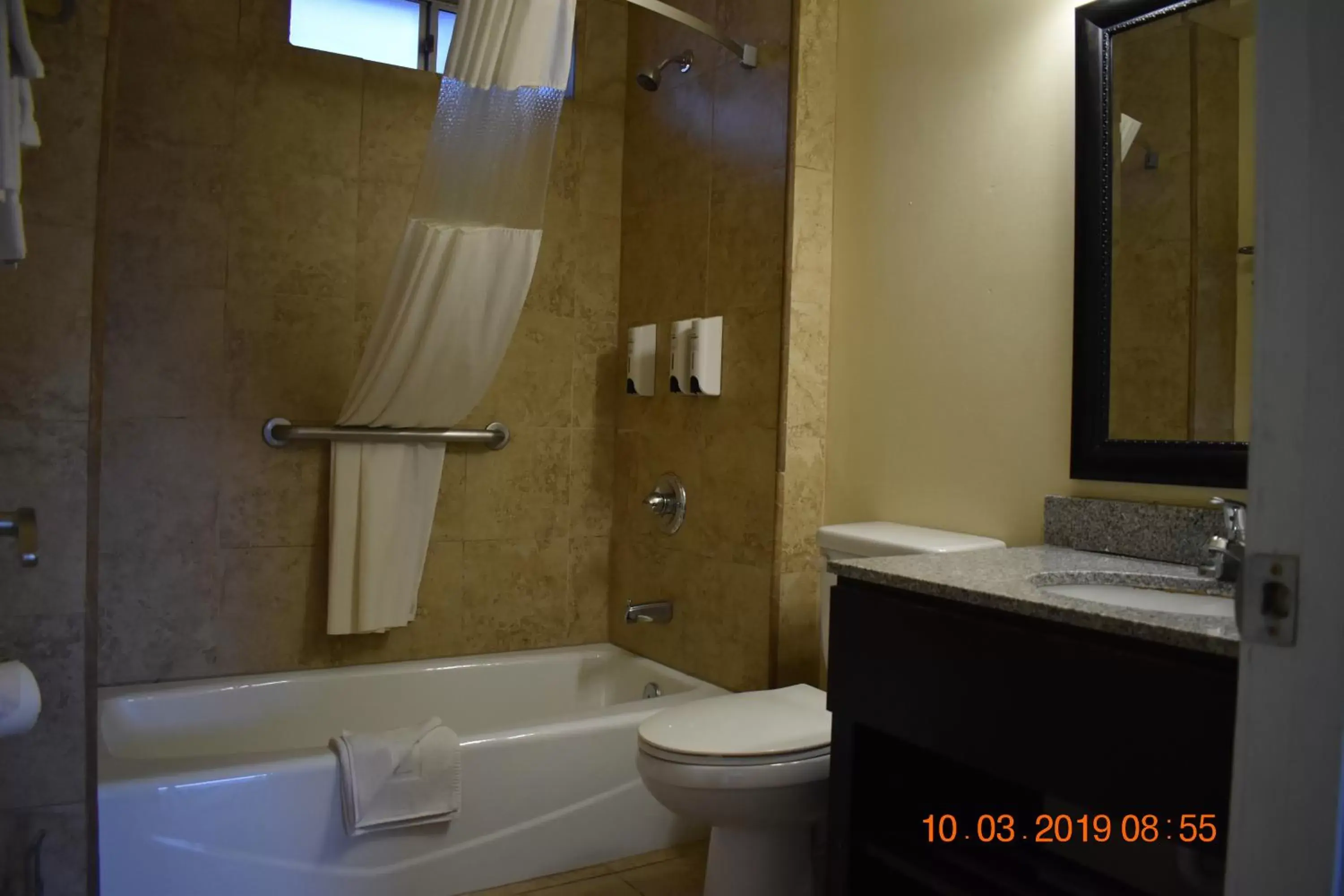 Bathroom in Rockview Inn and Suites